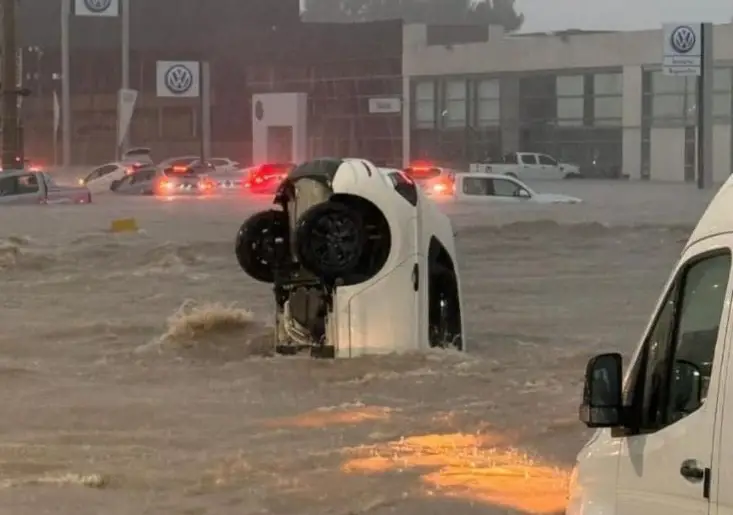 Chuvas torrenciais causam 13 mortes e devastam cidade portuária na Argentina