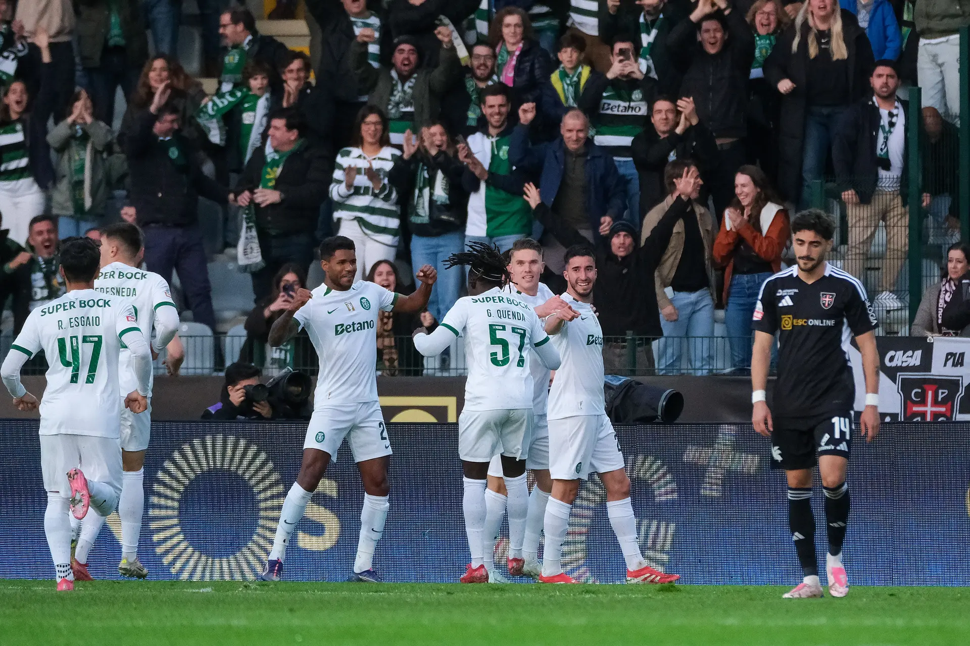 Sporting vence Casa Pia por 3-1