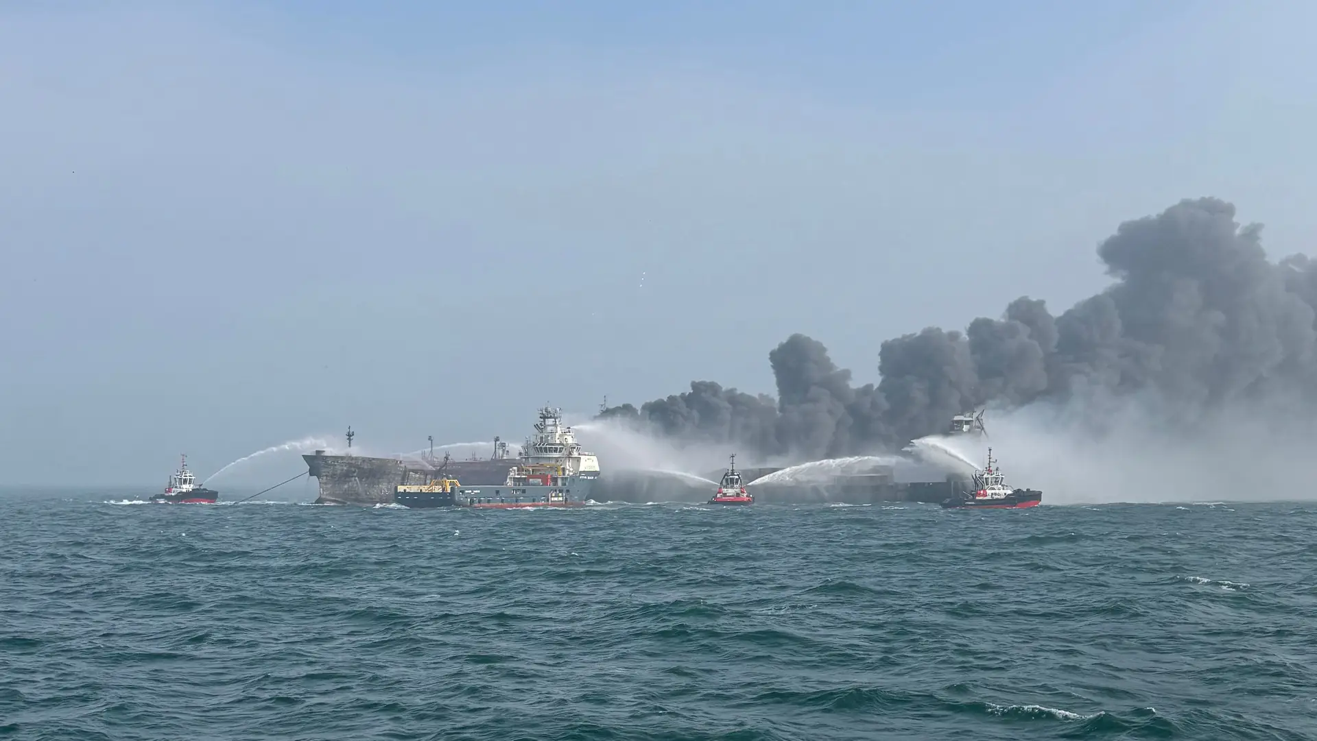 Cargueiro português 'Solong' colide com o petroleiro americano 'Stena Immaculate' no Mar do Norte, a 10 de março 2025.