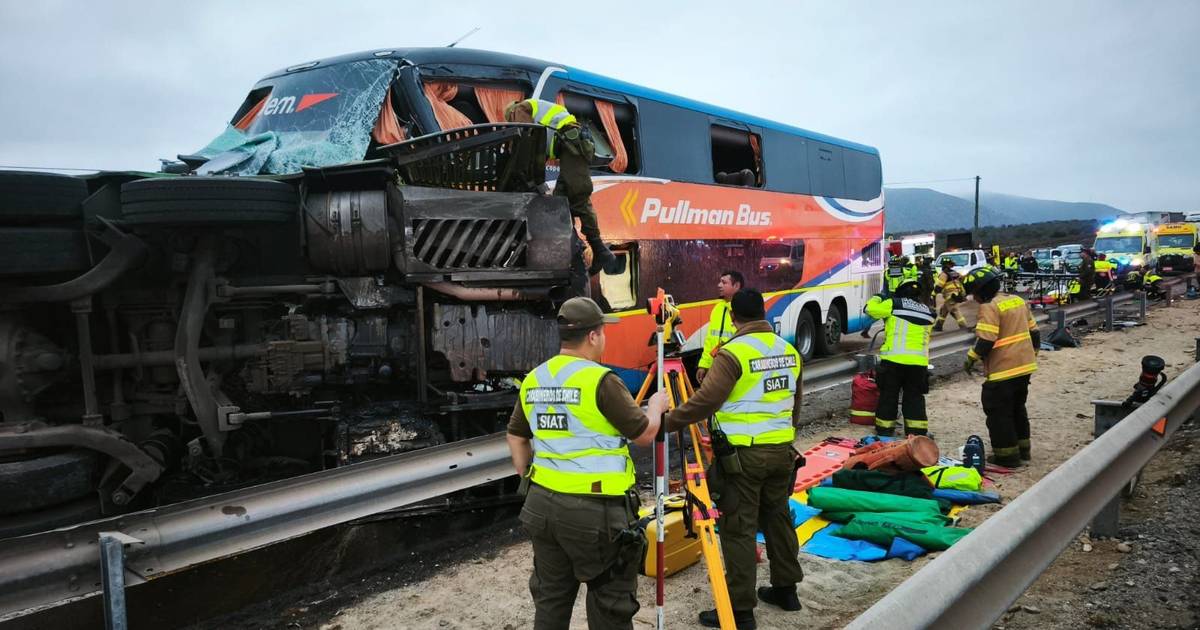 Pelo menos seis pessoas morreram e 11 ficaram feridas em acidente com quatro autocarros no Chile