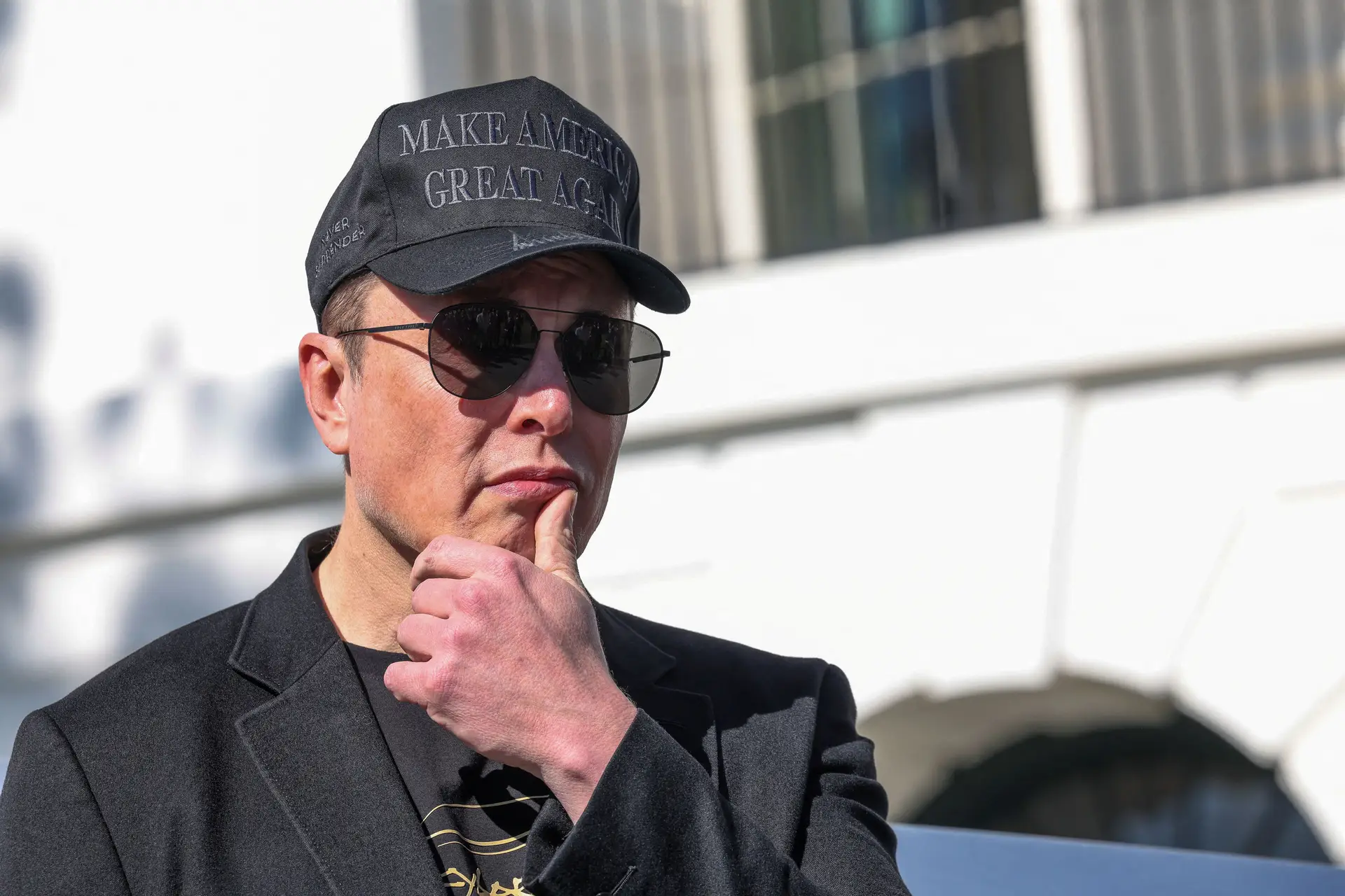 Musk recebe apoio de Trump na na Casa Branca e promete duplicar produção da Tesla