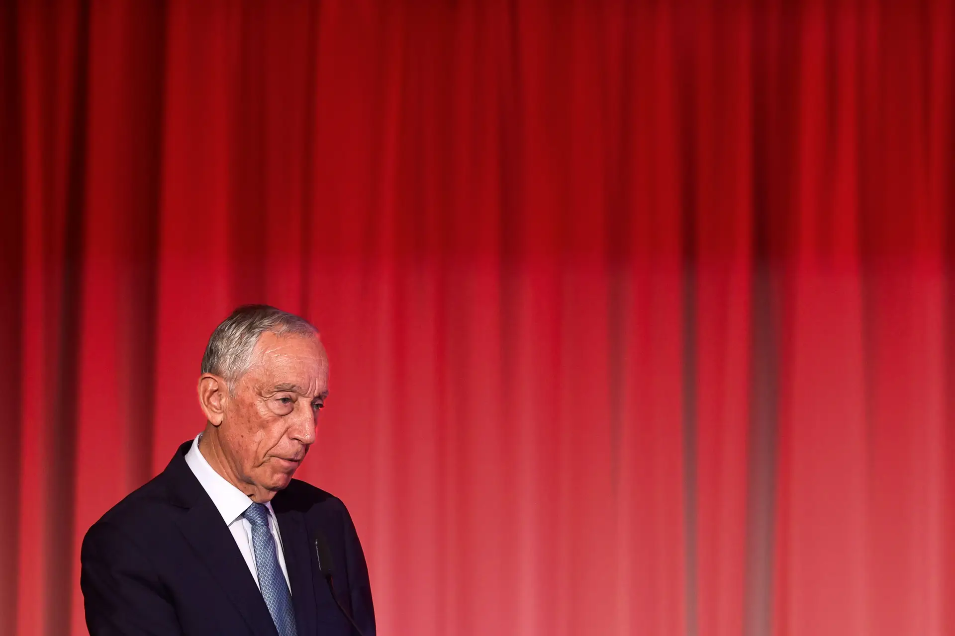 Presidente da República promulga decreto que alarga apoio a todos os professores deslocados