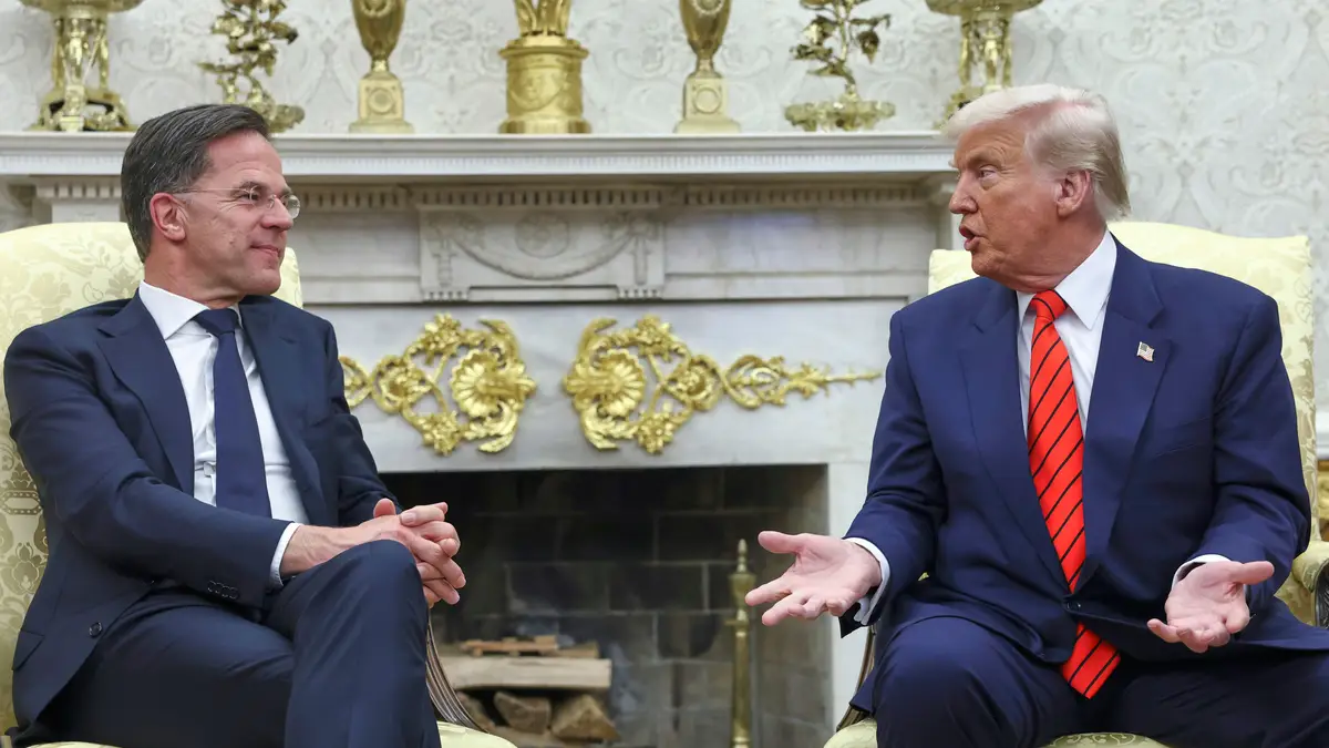 O Presidente dos Estados Unidos, Donald Trump recebe o secretário-geral da NATO, Mark Rutte, na Casa Branca, a 13 de março 2025.