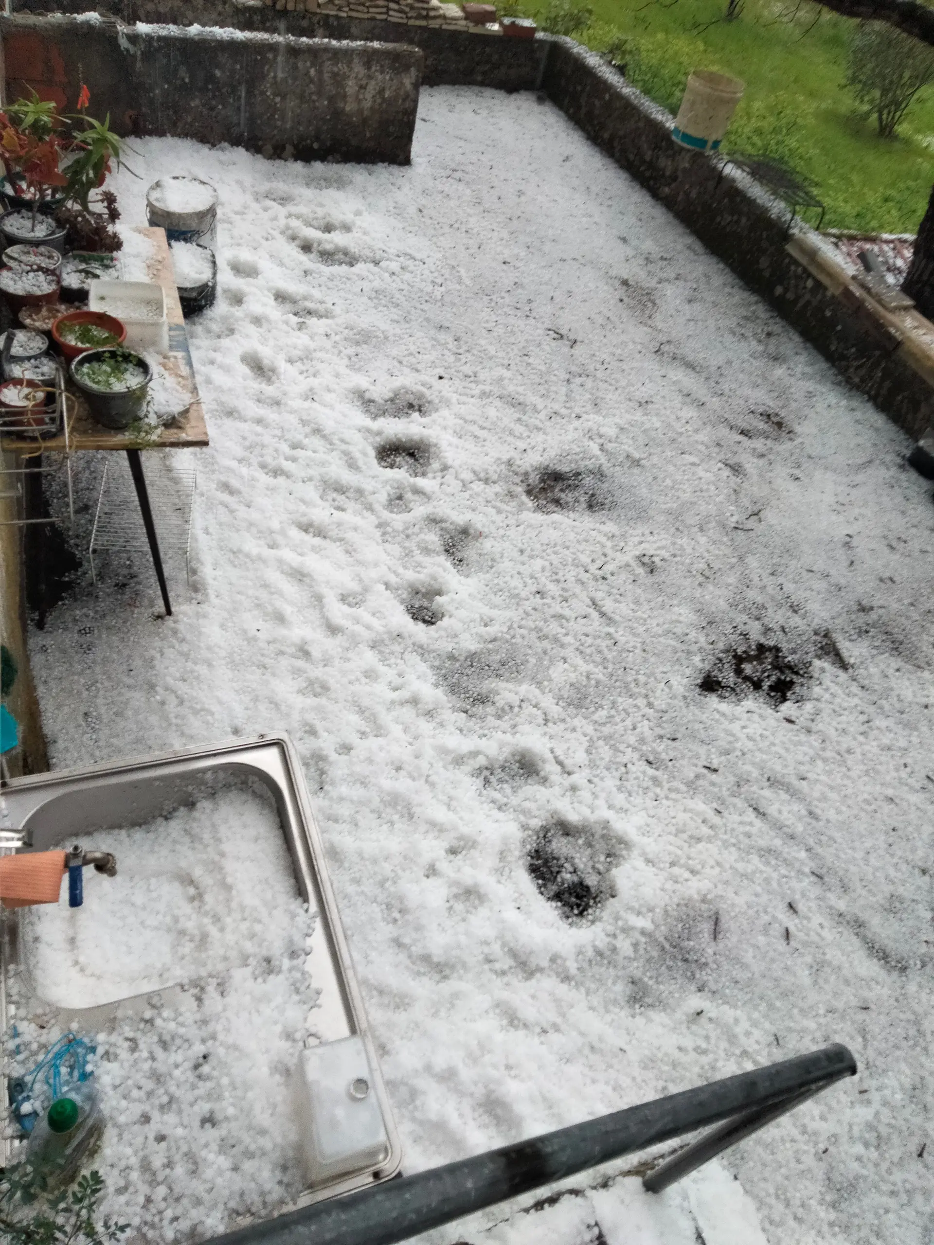 Forte queda de granizo atinge a localidade de Bruscos, em Condeixa-a-Nova, no distrito de Coimbra, a 13 de março 2025.