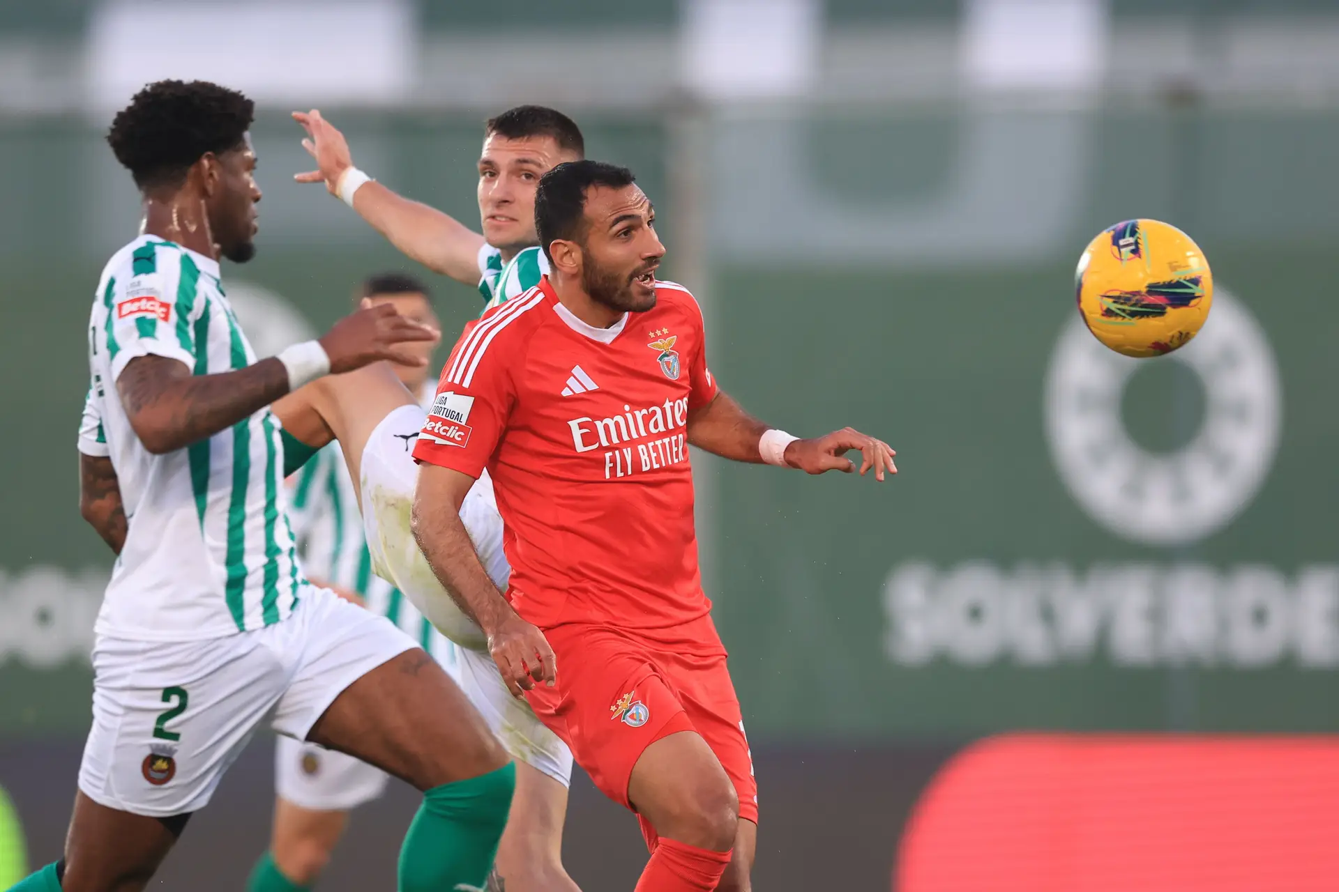 Primeira Liga: Benfica vence na visita ao Rio Ave e coloca pressão no Sporting