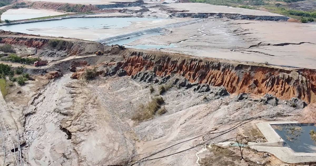 "Desastre ambiental": rio na Zâmbia "totalmente morto" após derrame de 50 milhões de litros de ácidos