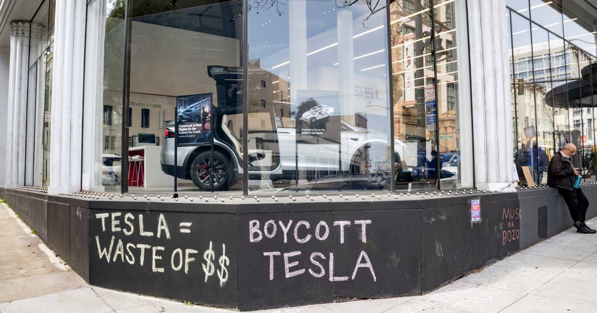 Governo dos EUA classifica ataques contra a Tesla como "terrorismo doméstico"