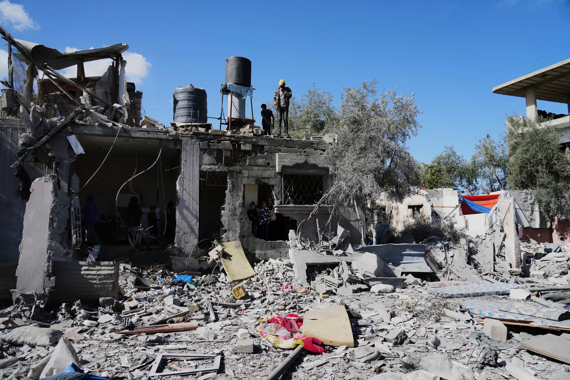 Israel mata fotojornalista e família ao bombardear casa em Gaza