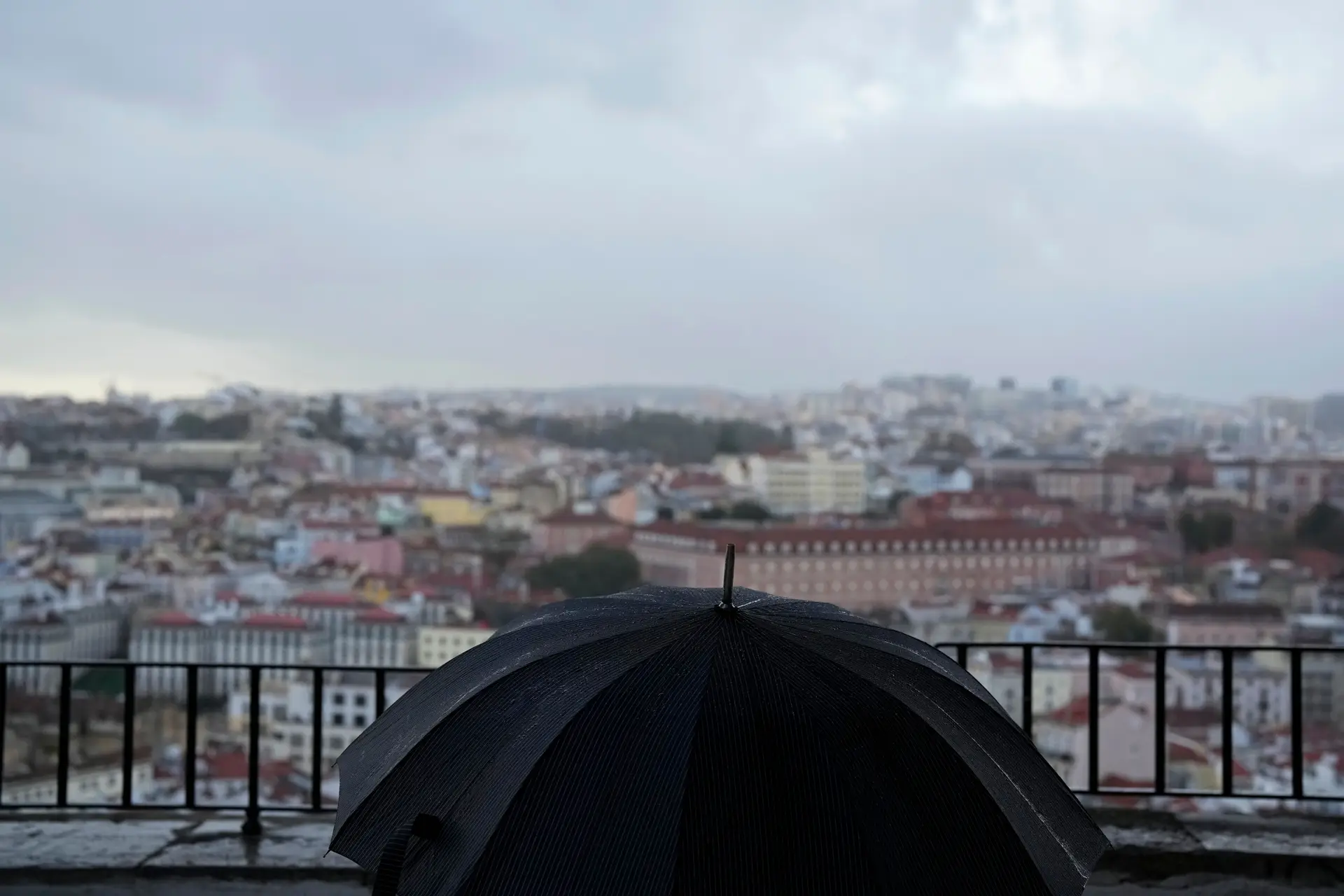 IPMA emite aviso amarelo para 11 distritos devido a chuva e trovoada