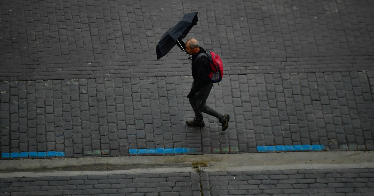 Chuva e vento fortes vão continuar: 13 distritos estão sob aviso