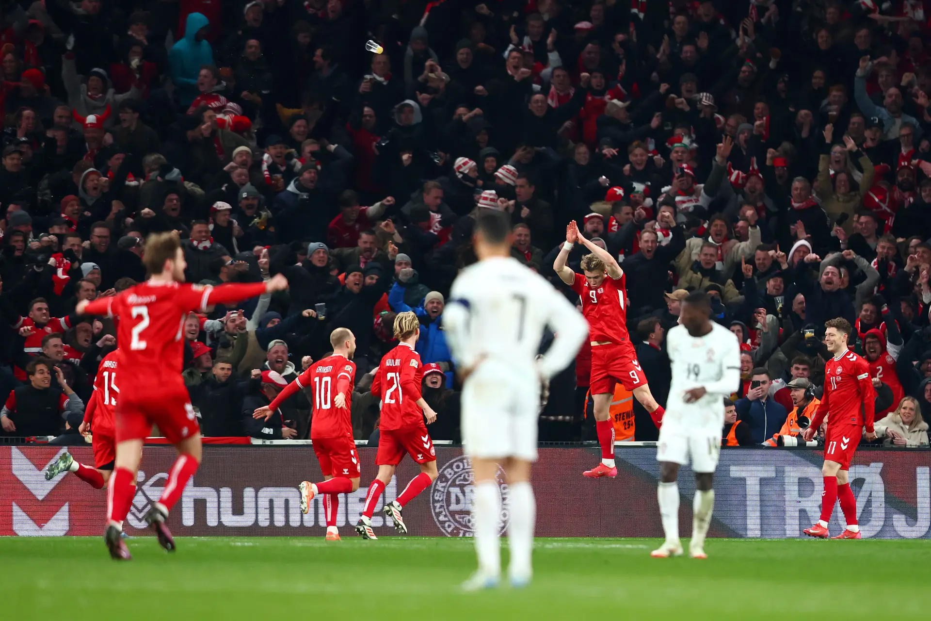 Hozland anotó en Portugal e imitó la celebración de Ronaldo: