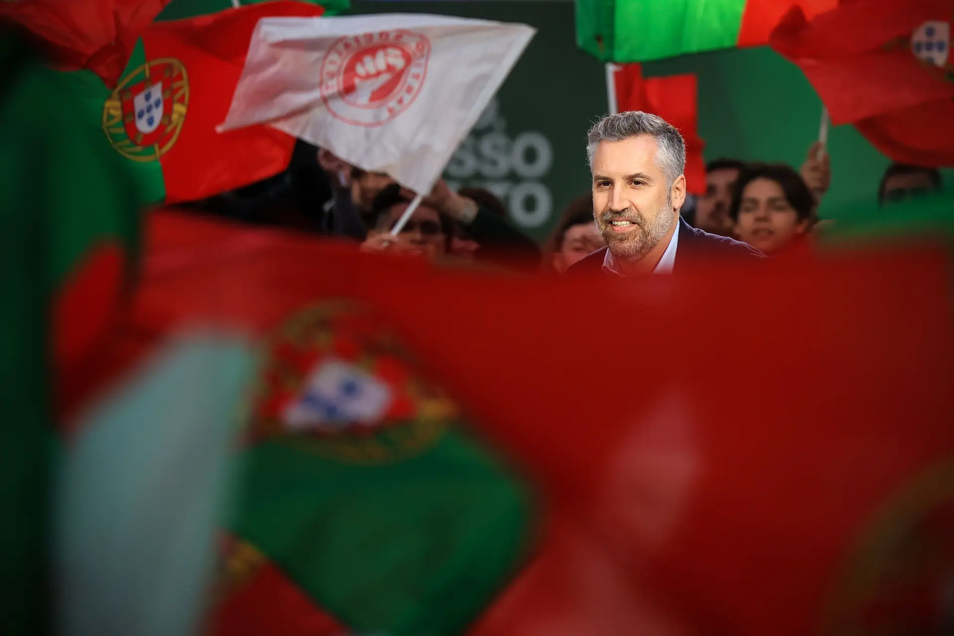 PS propõe "pé-de-meia" de 500 euros em certificados de aforro no nascimento