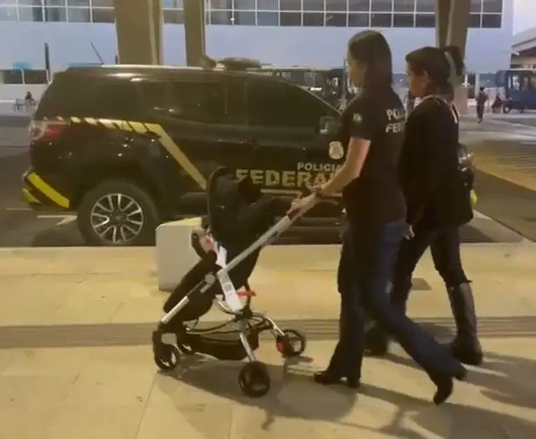 El bebé de la trata de personas viene en Brasil.