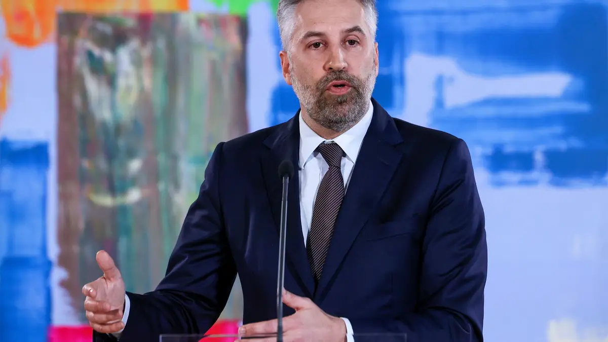 O secretário-geral do Partido Socialista (PS), Pedro Nuno Santos, faz uma declaração sobre a atual situação política nacional, na sede do partido em Lisboa