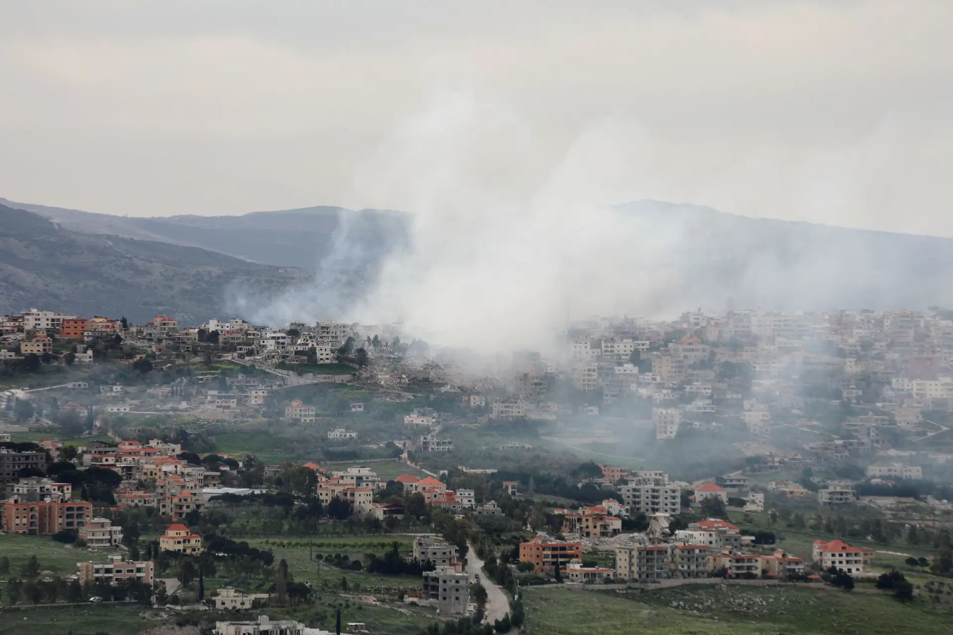 Israel ameaça retaliar após lançamento de mísseis a partir do Líbano