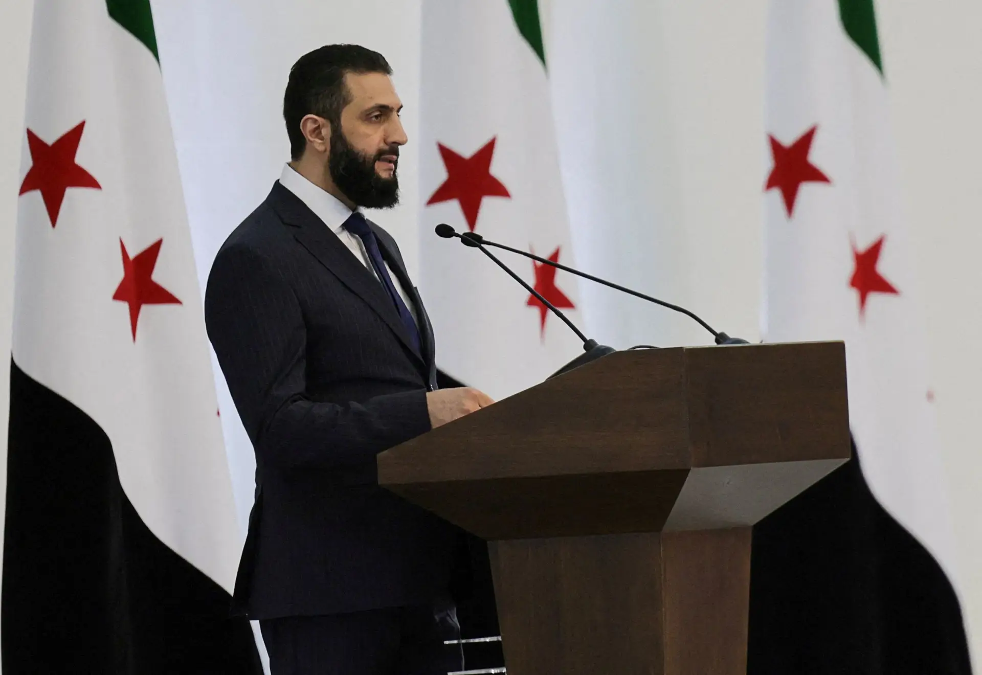 El presidente interino de Siria ha designado un nuevo gobierno de transición