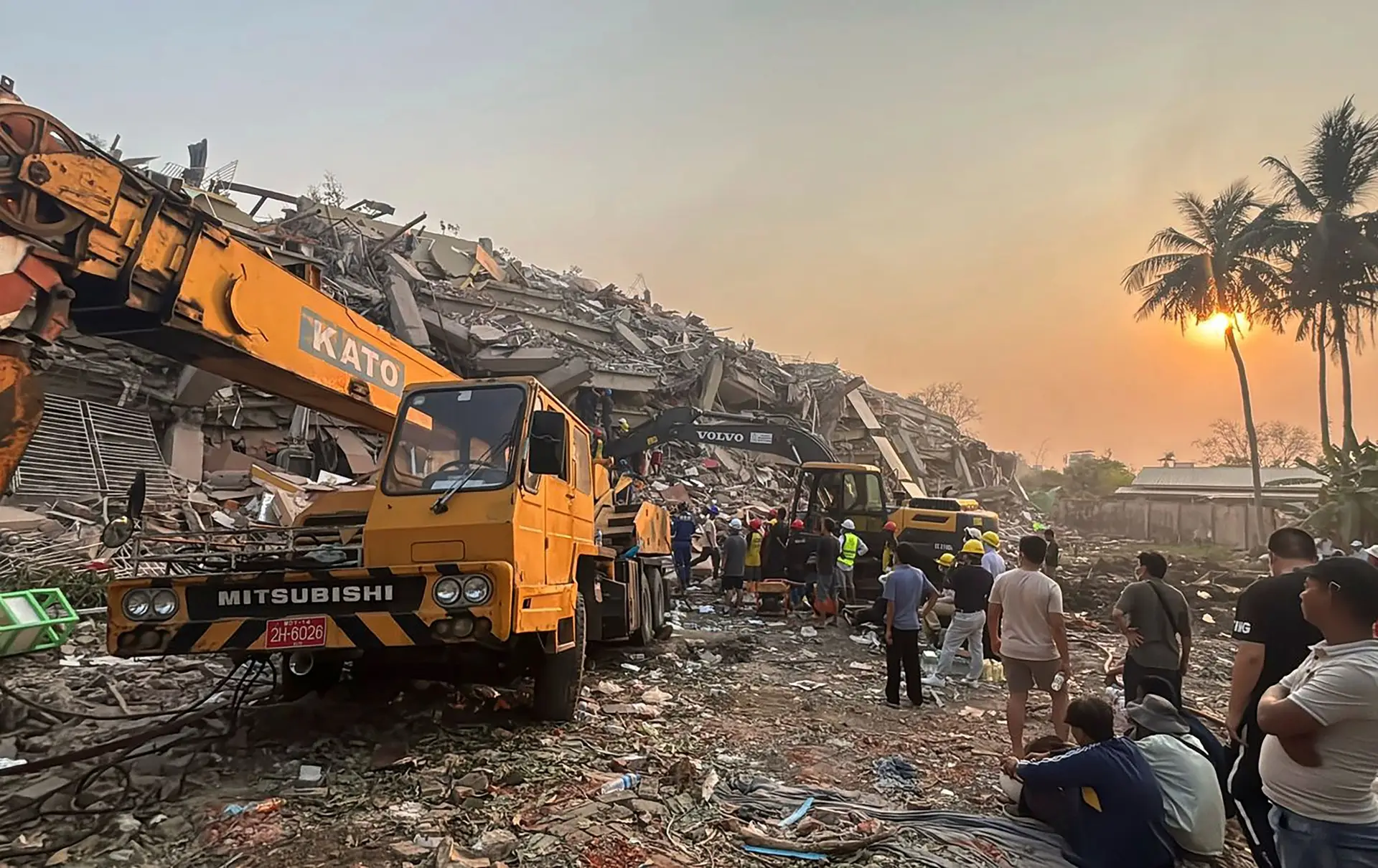 Sismo em Myanmar faz mais de 1.700 mortos e 3.400 feridos