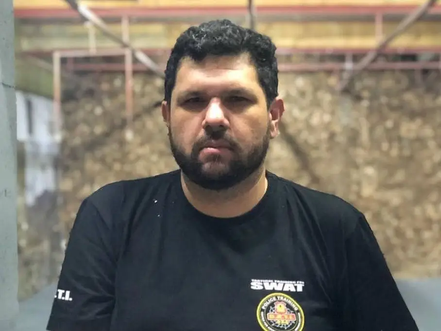 MP Blogger español niega a Bolsonarist a Brasil