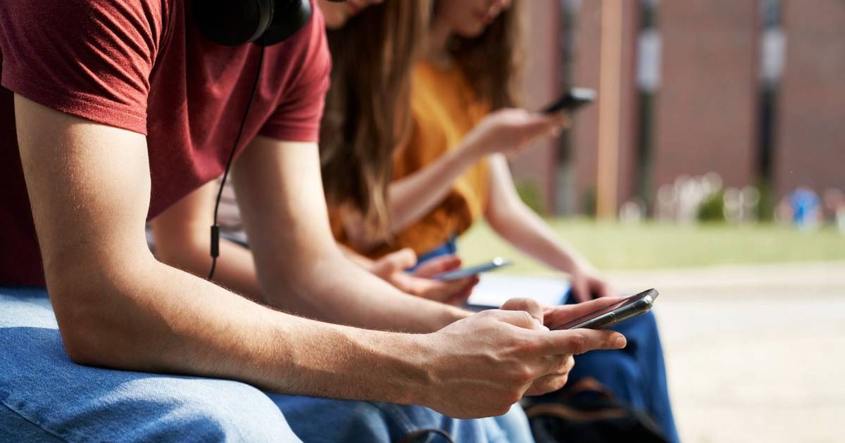 Acesso às redes sociais poderá vir a ser proibido a menores de 16 anos em Portugal