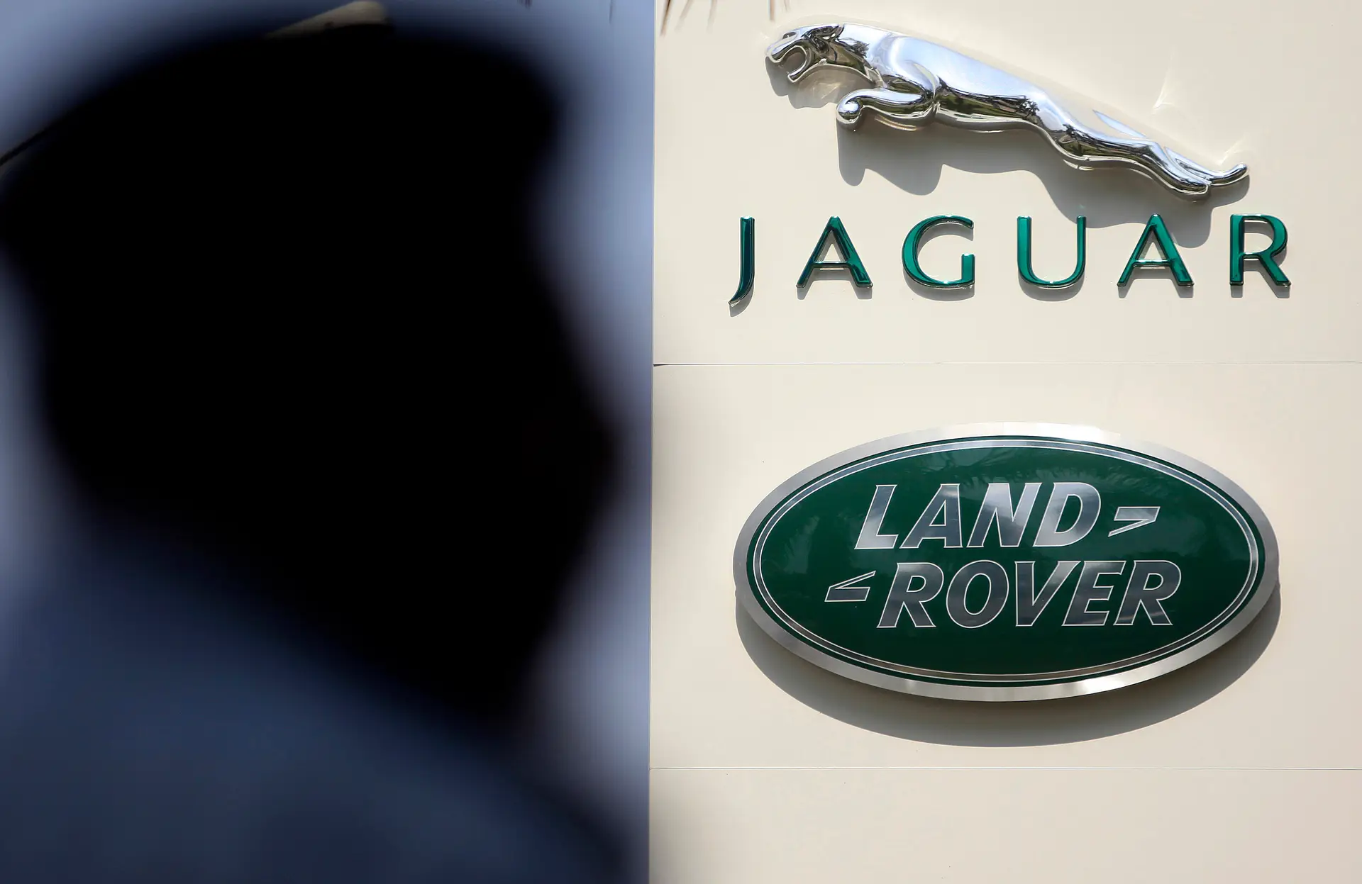 Jaguar Land Rover suspende exportações do Reino Unido para os EUA