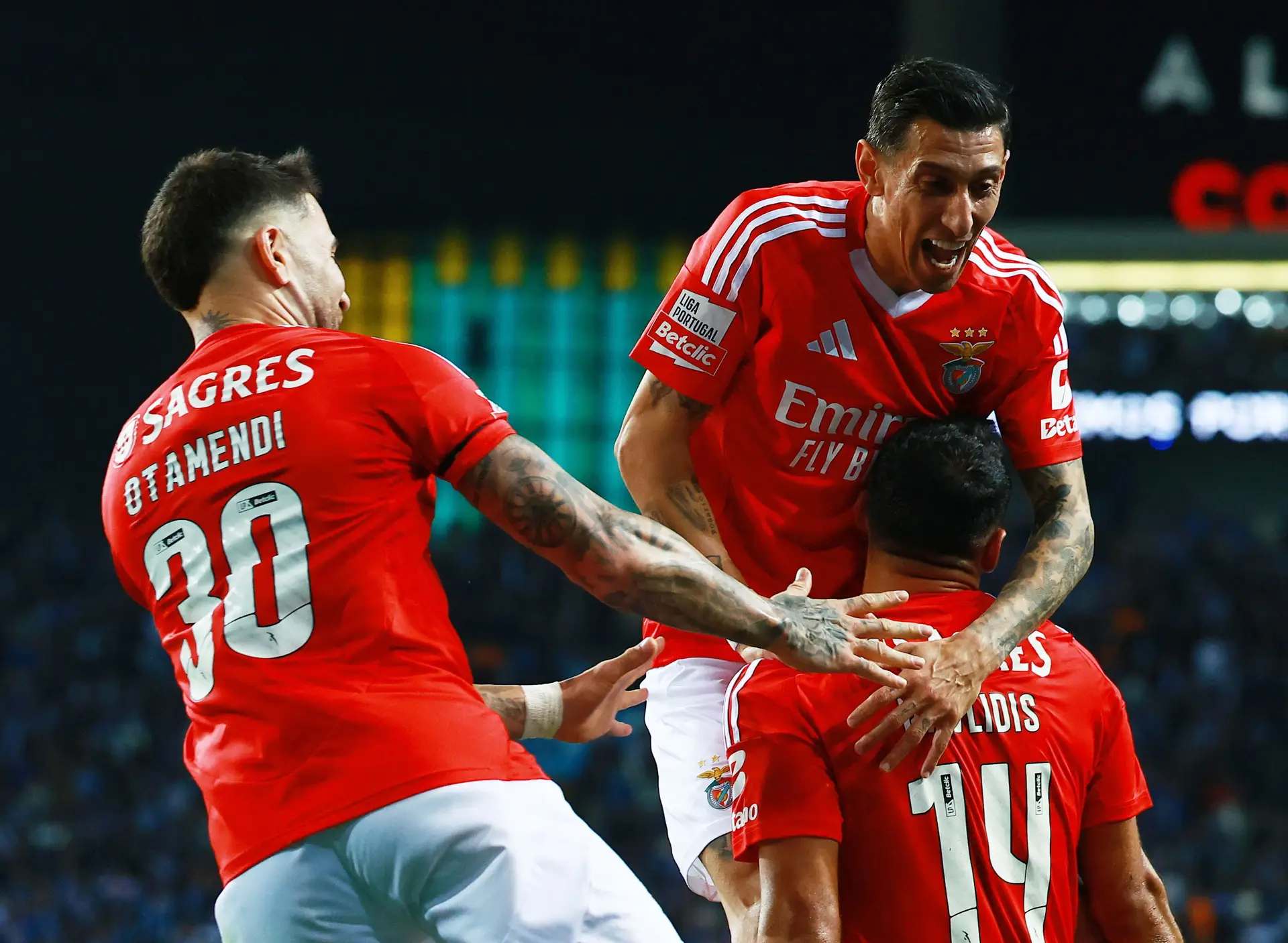 Otamendi, Di Maria e Pavlidis celebram golo no Dragão