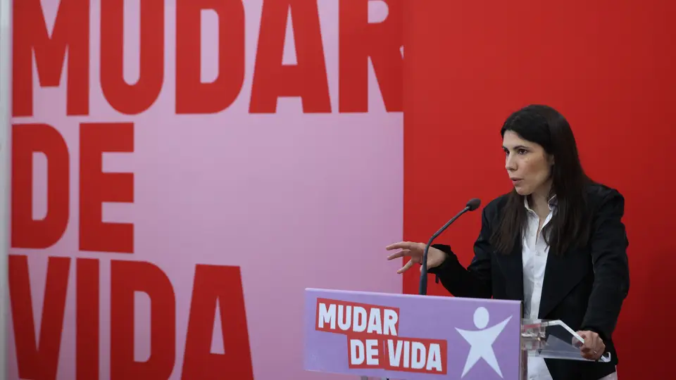 A coordenadora do Bloco de Esquerda (BE) Mariana Mortágua, durante a conferência de imprensa sobre as propostas do partido para a habitação, na sede nacional em Lisboa