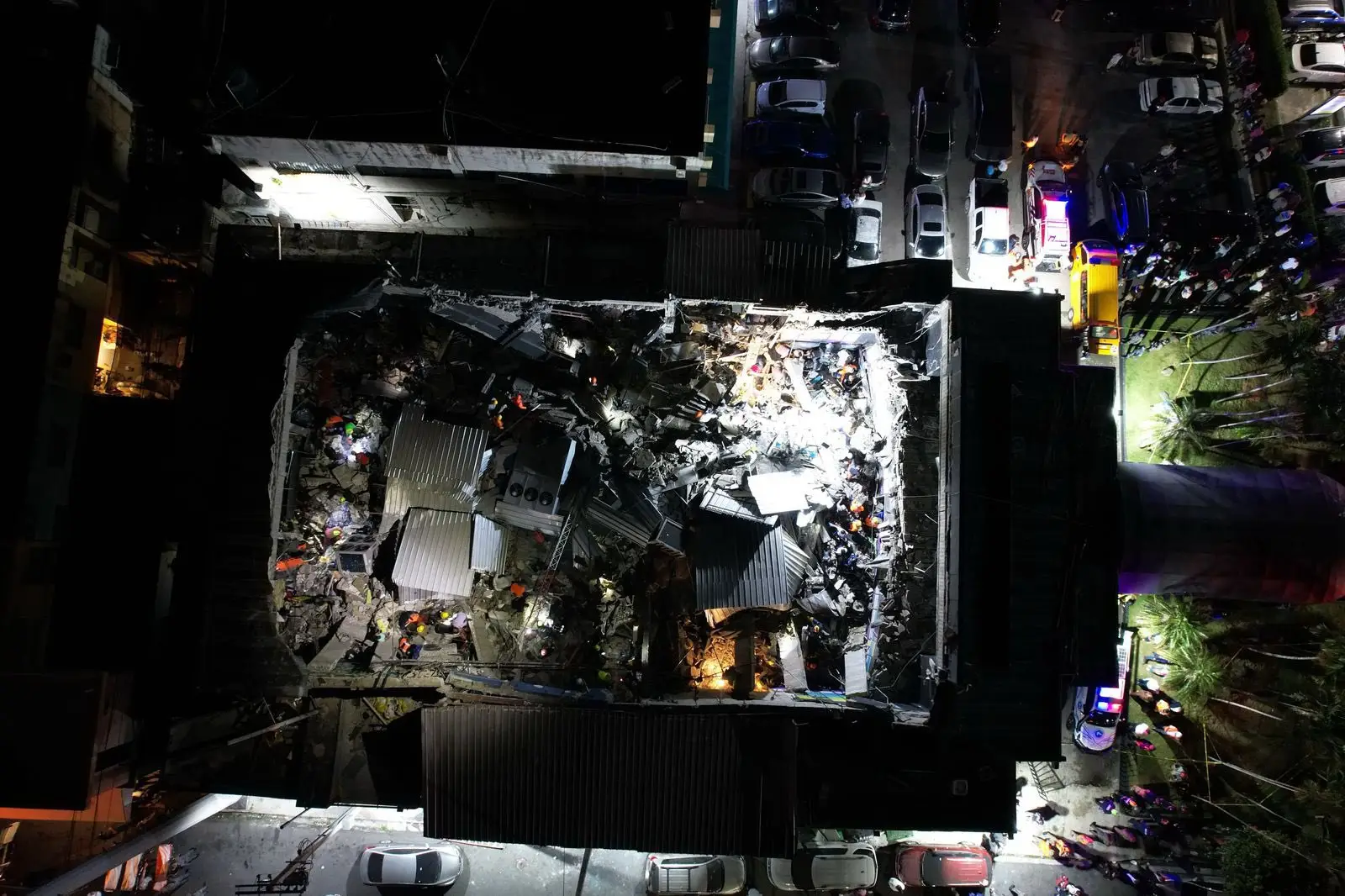 Sobe para 113 o número de mortos após desabamento numa discoteca na República Dominicana