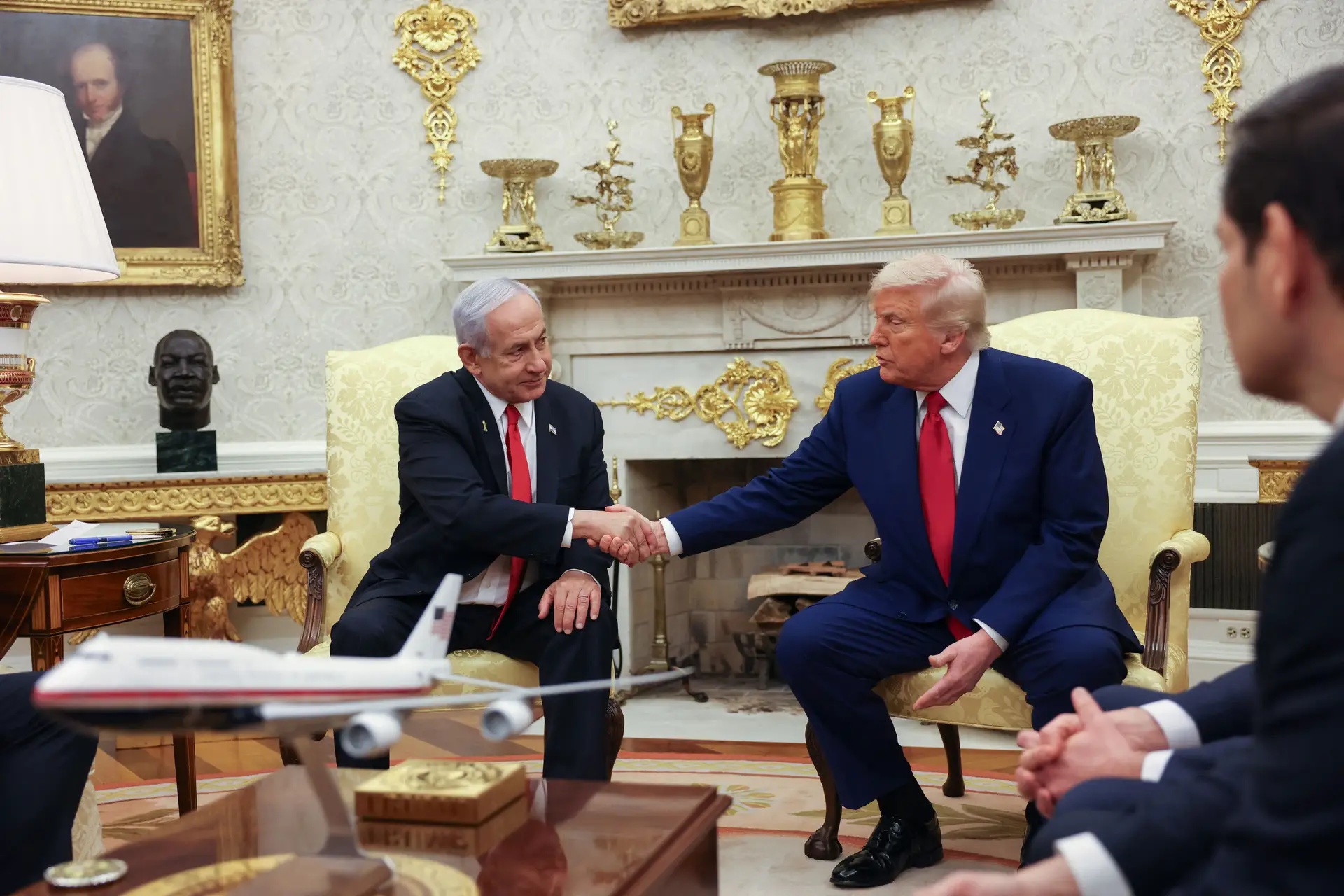 Opção militar será a "única escolha" caso o Irão arraste negociações, avisa Netanyahu
