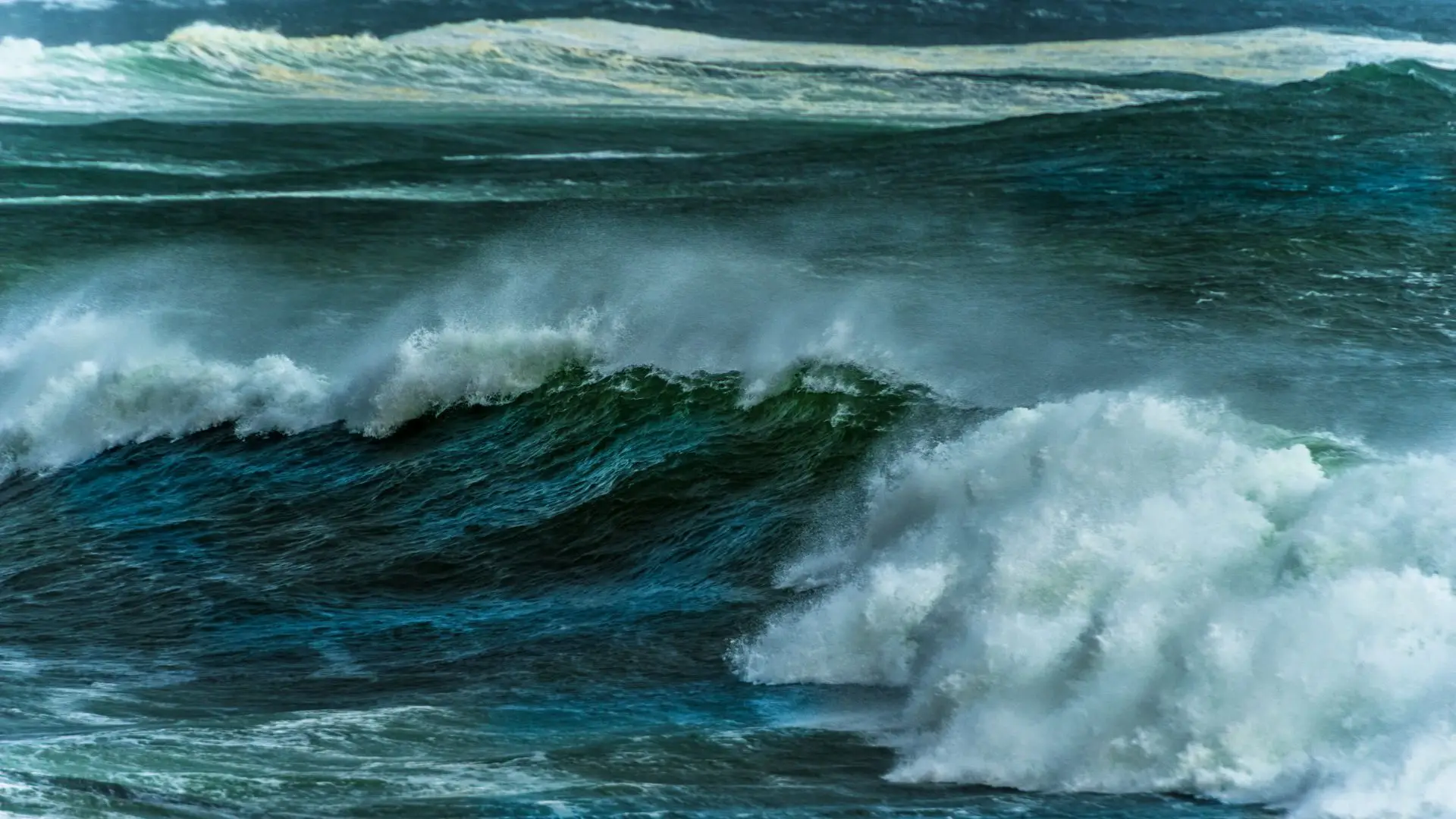 Depressão Leonardo: esperadas ondas de 14 metros nos Açores