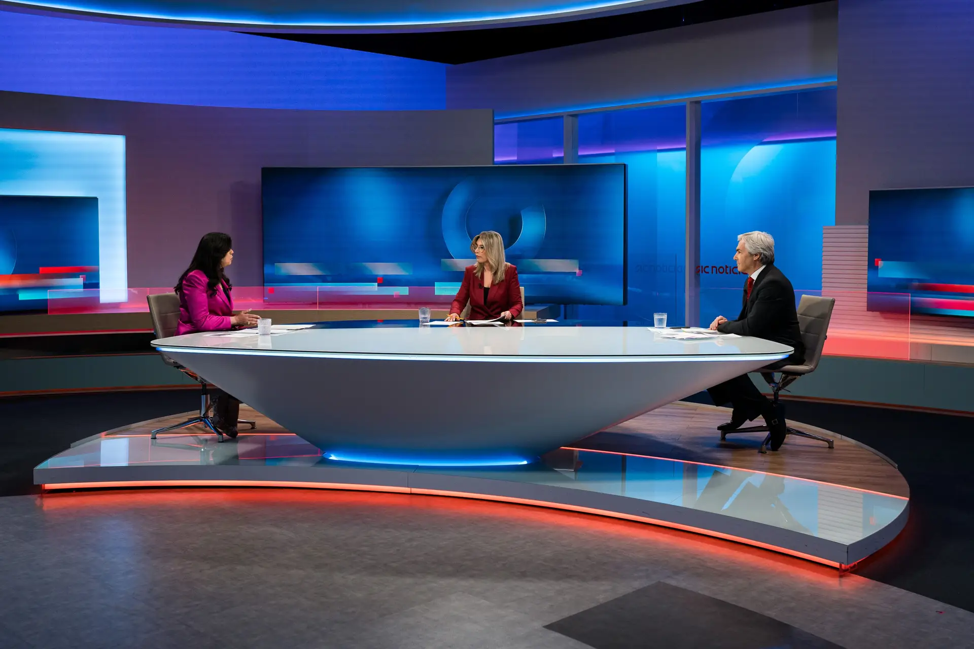 Nuno Melo ataca "profetas da desgraça", Inês Sousa Real afasta solução com AD