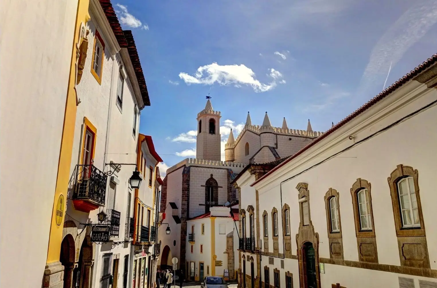Évora torna-se o primeiro município alentejano a cobrar taxa turística municipal