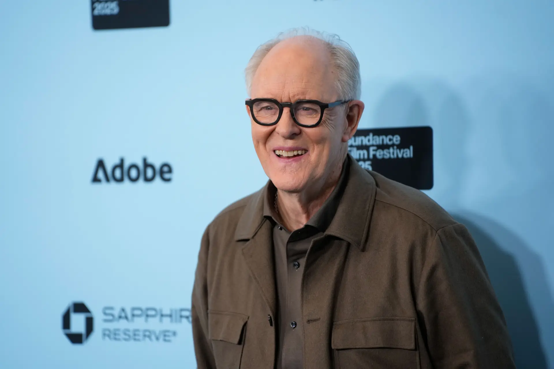 O ator John Lithgow será  'Albus Dumbledore'.