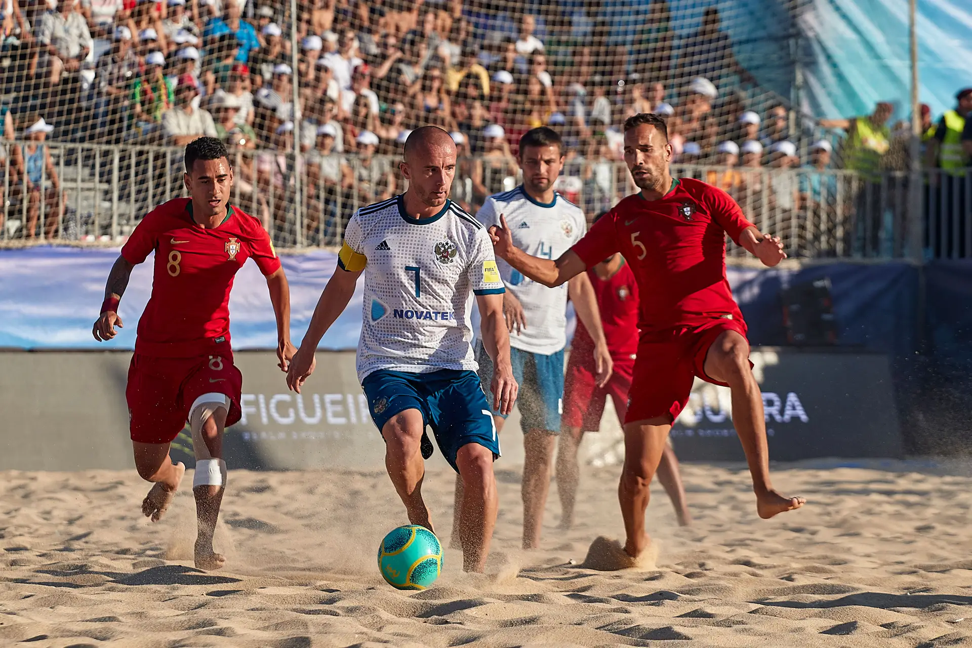 Bee Martins y Jordan Santos son contratados para el mejor mundo de los jugadores en el fútbol de la playa