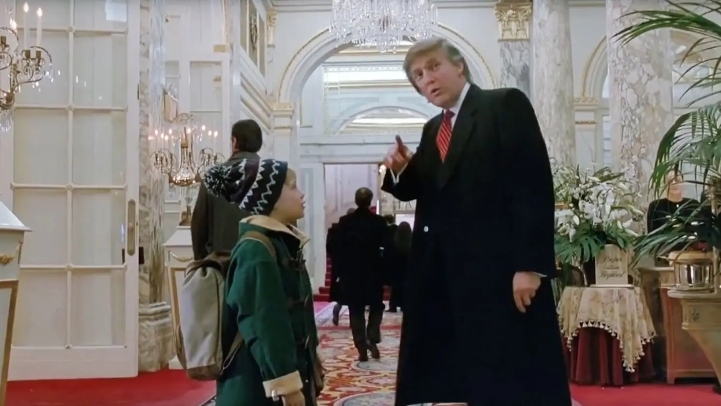 Makale Kulkin y Donald Trump en la escena de la película 'Lone in Home 2'