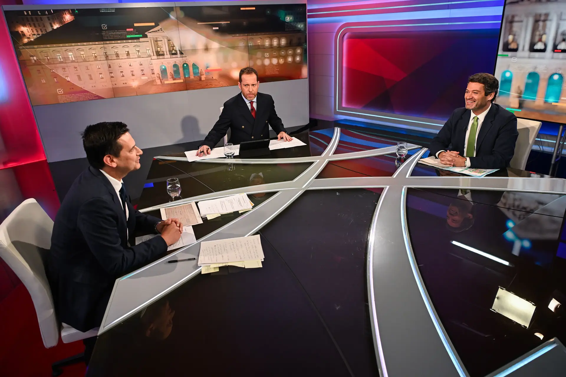 De la salud a la inmigración: alcanzó y alineado con las preocupaciones de IL, eliminadas en soluciones