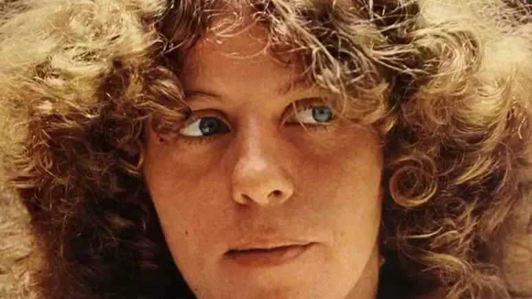 Morreu aos 74 anos a cantora e compositora Cristina Buarque, irmã de Chico Buarque