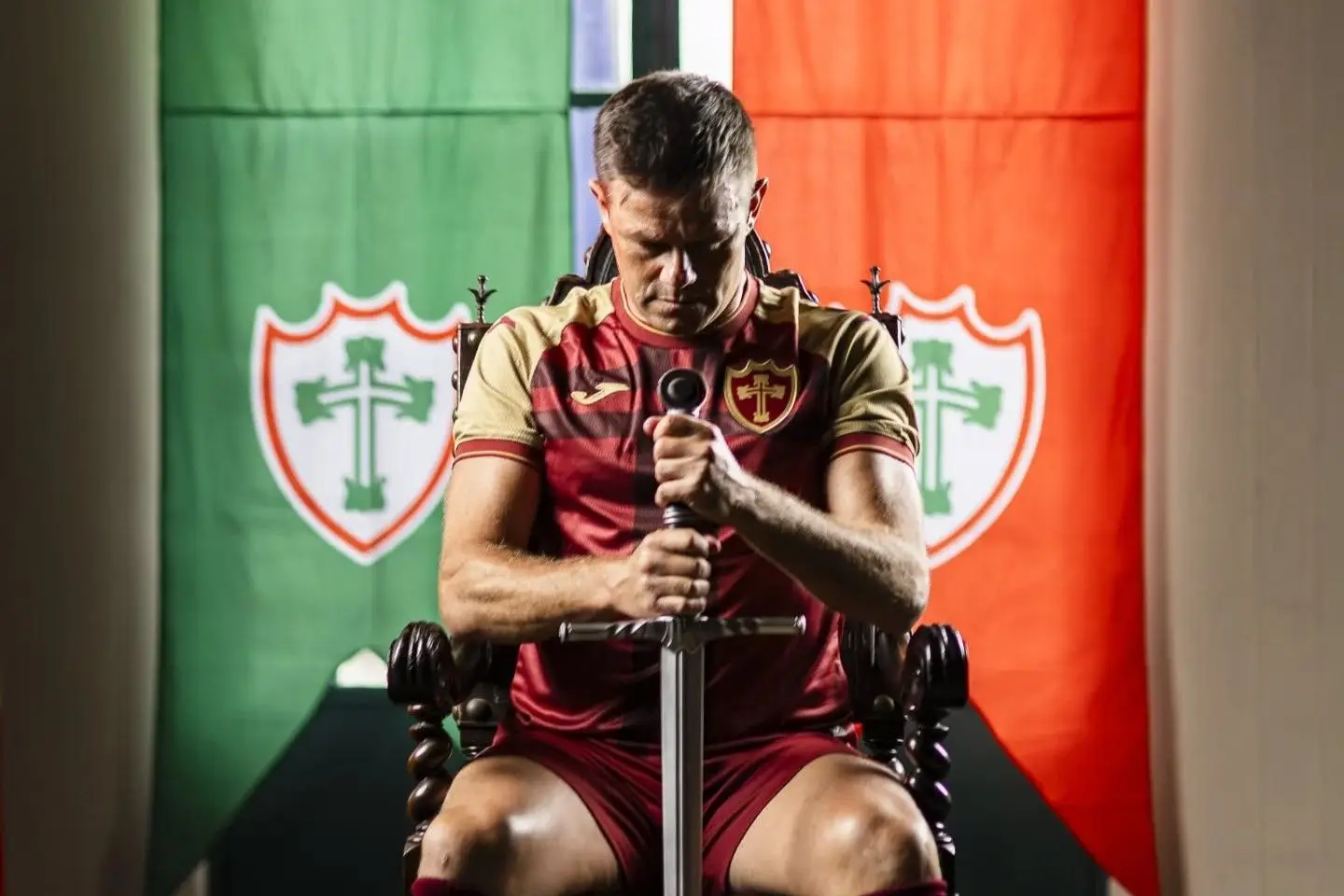 Clube brasileiro lança equipamento inspirado na Batalha de Aljubarrota