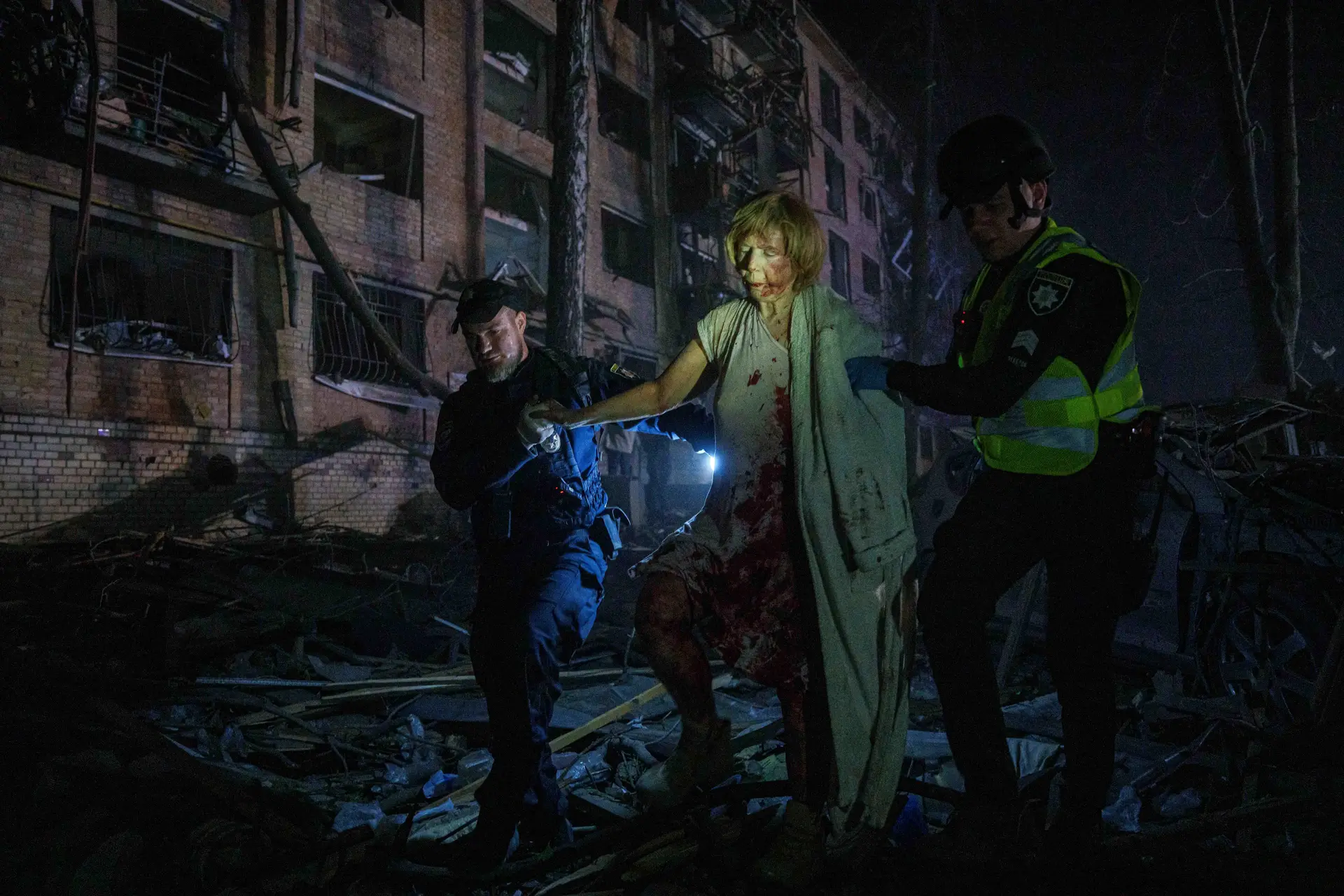 Nove mortos e 63 feridos em ataque de mísseis russos contra Kiev durante a noite