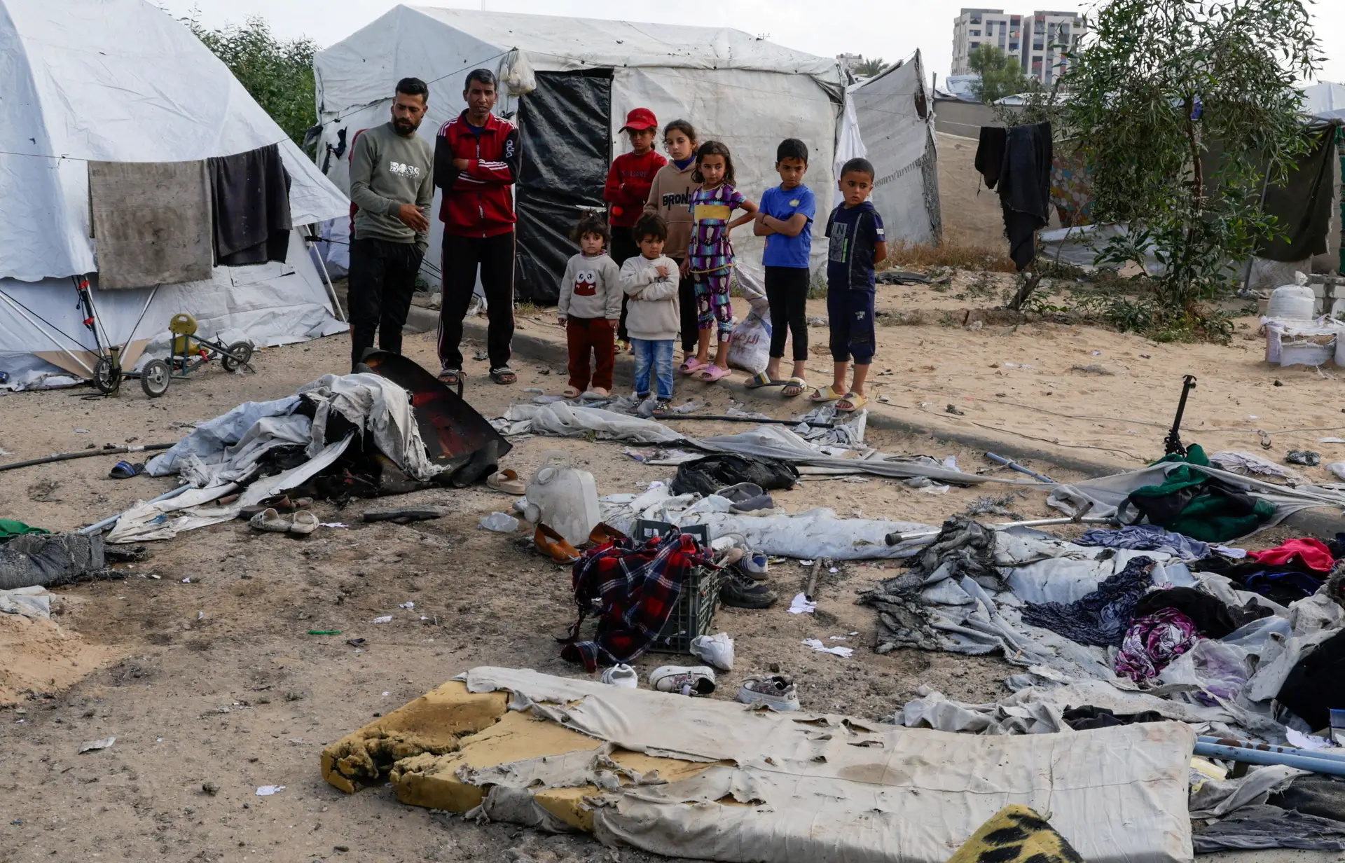 Pelo menos cinco crianças morreram em novo ataque aéreo de Israel em Gaza