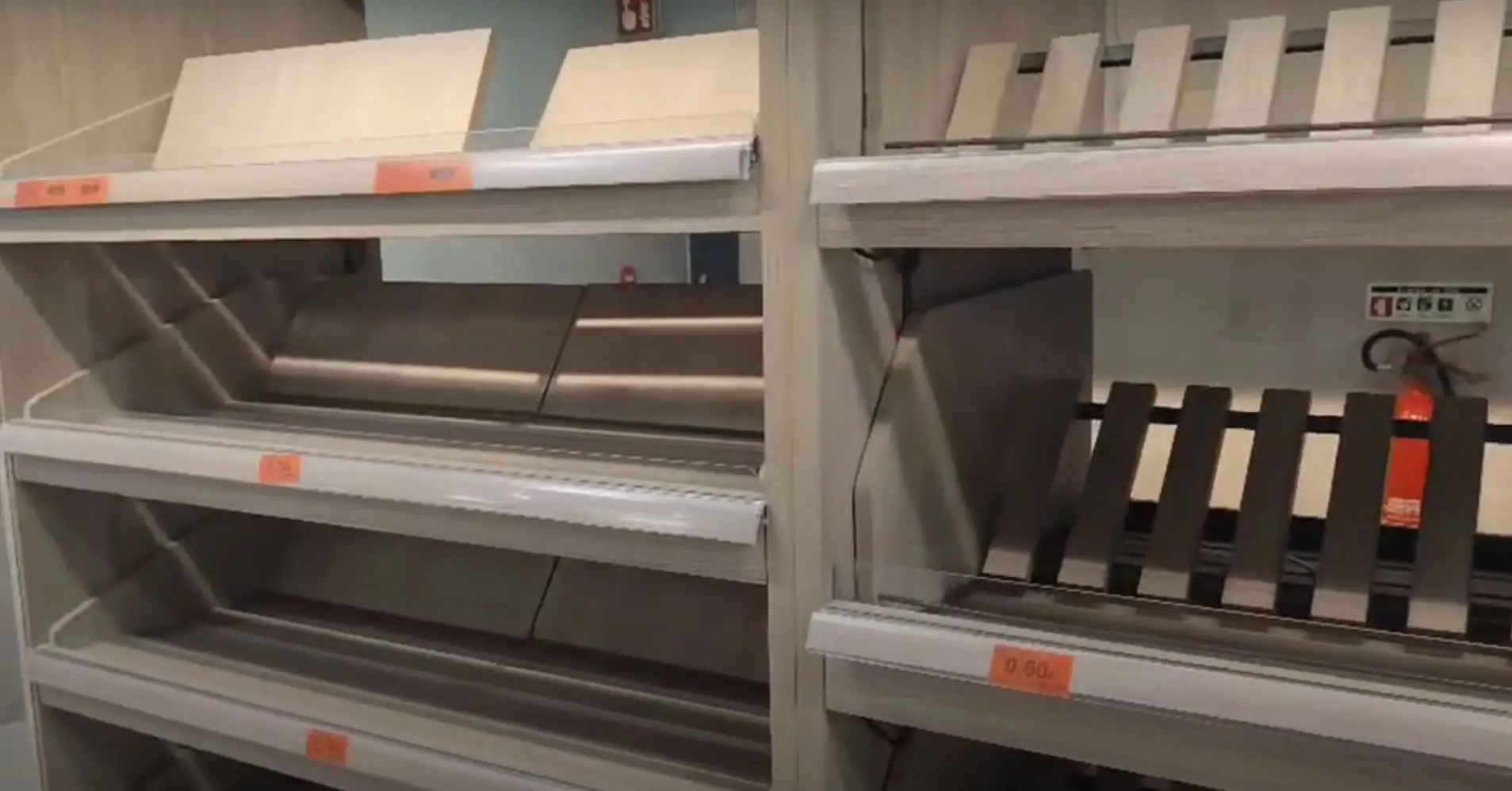 Los supermercados están cerrando las puertas "Por seguridad" Y la mayoría (ya) con estantes vacíos