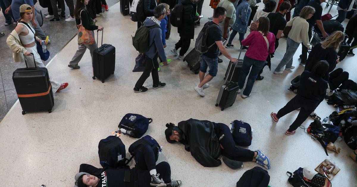 Três dias depois do apagão, situação no aeroporto de Lisboa começa a normalizar