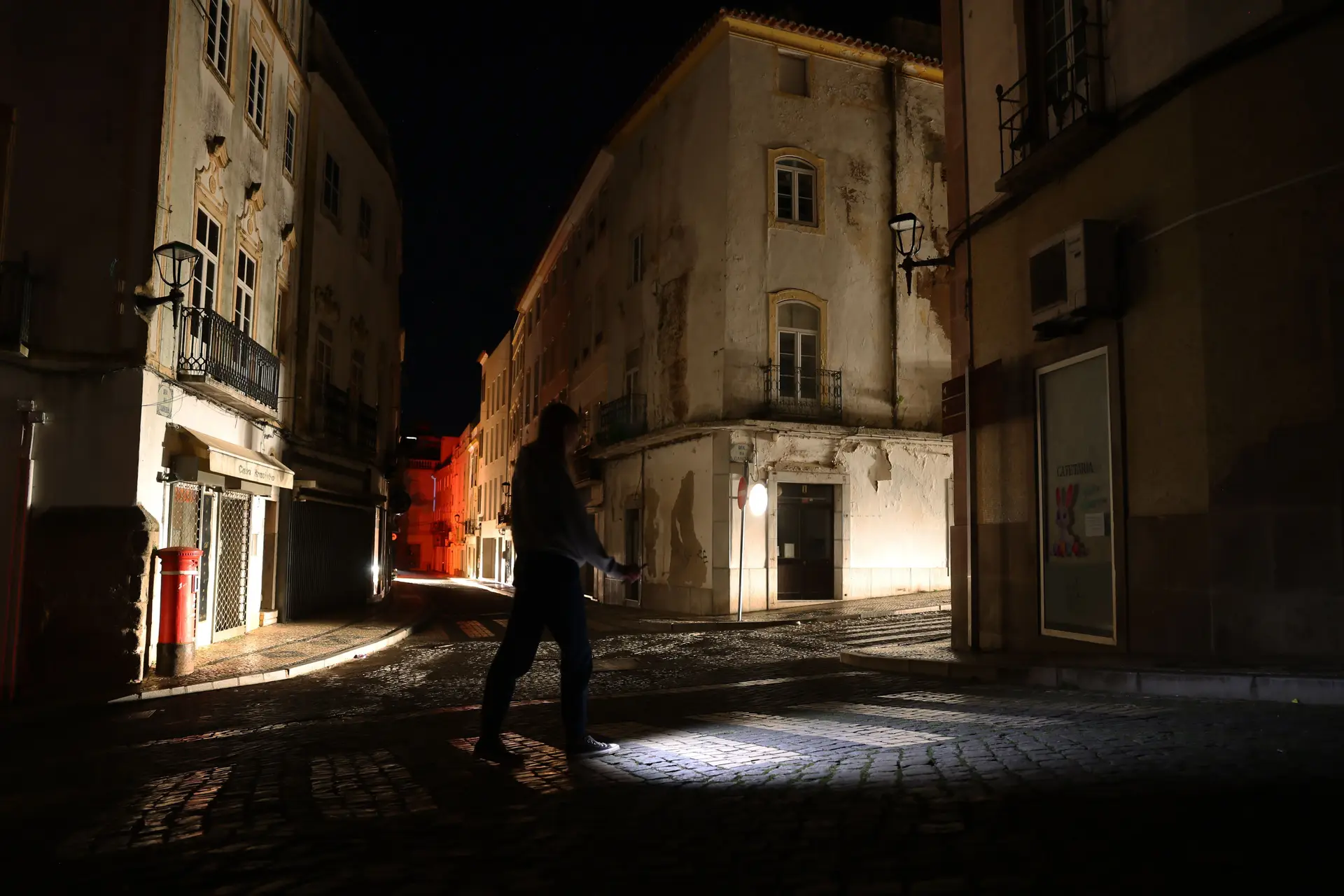What is the cause of blackout on the Iberian Peninsula?