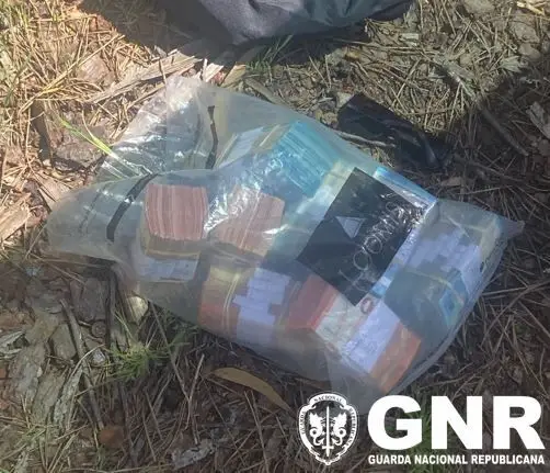 Roubaram banco, fugiram com 71 mil euros mas GNR apanhou-os