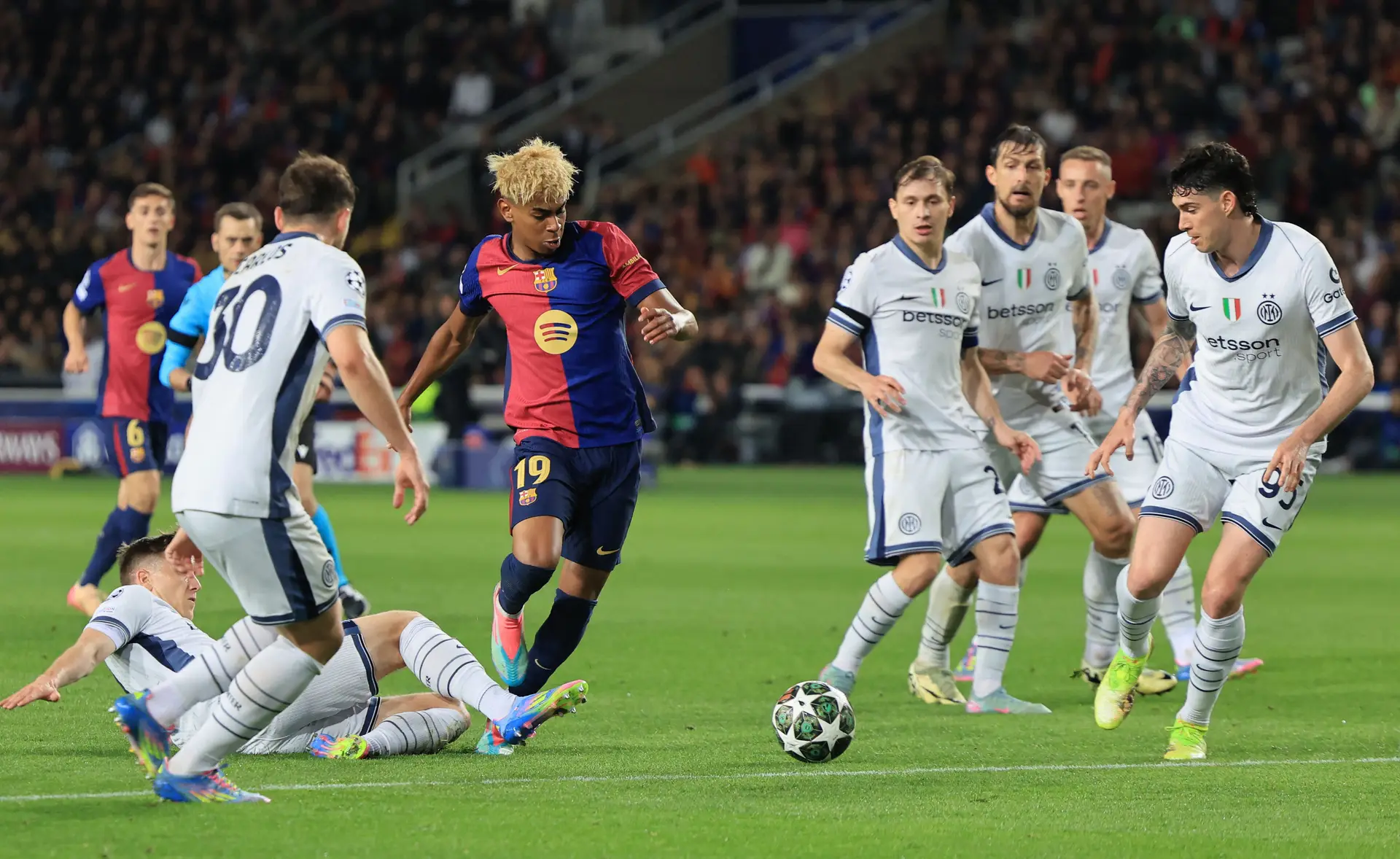 Liga dos Campeões: Barcelona e Inter empatam em jogo eletrizante e deixam passagem à final em aberto