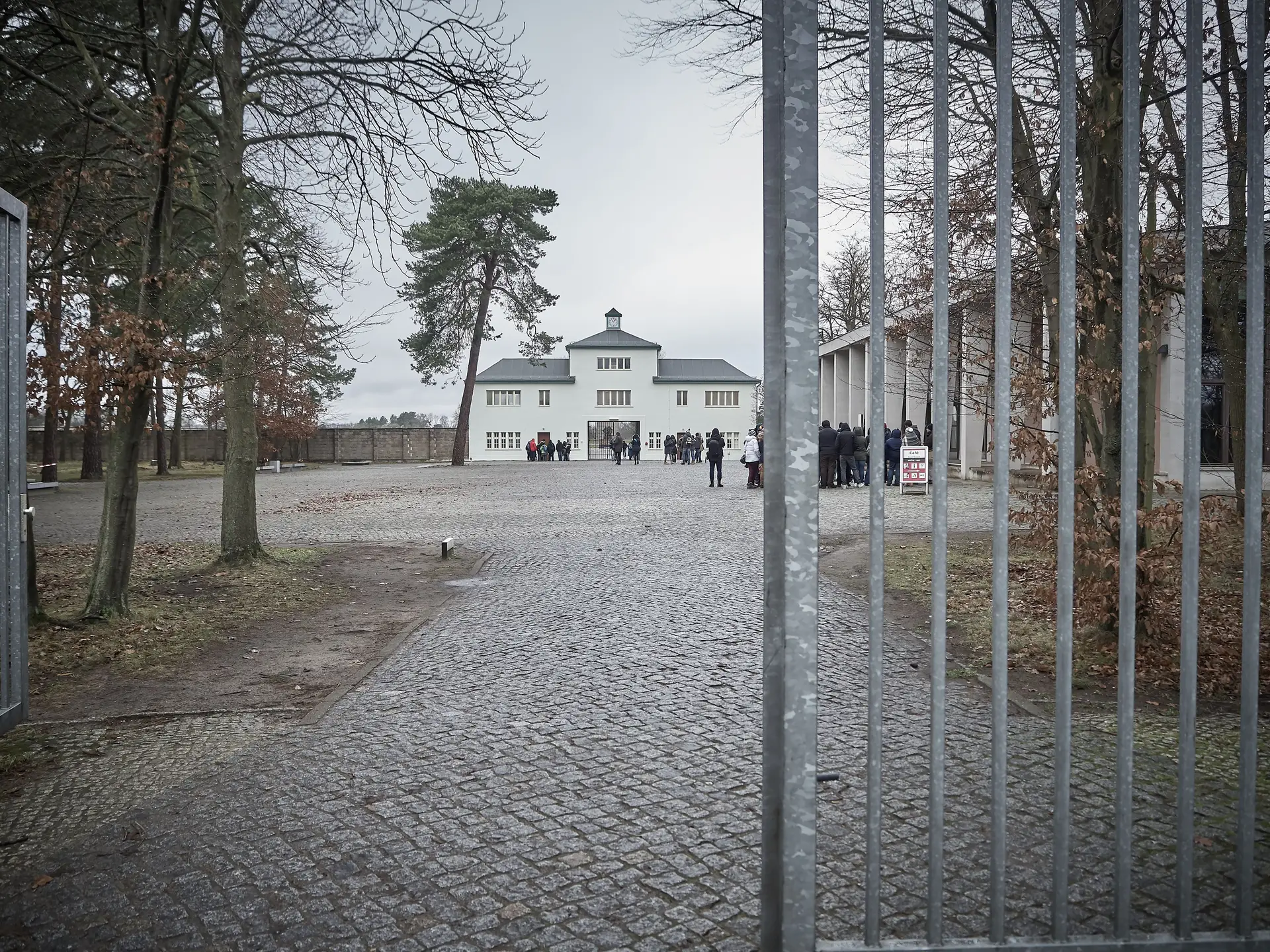 Entrada do campo nazi de Sachsenhausen, a norte de Berlim, em dezembro de 2017.
