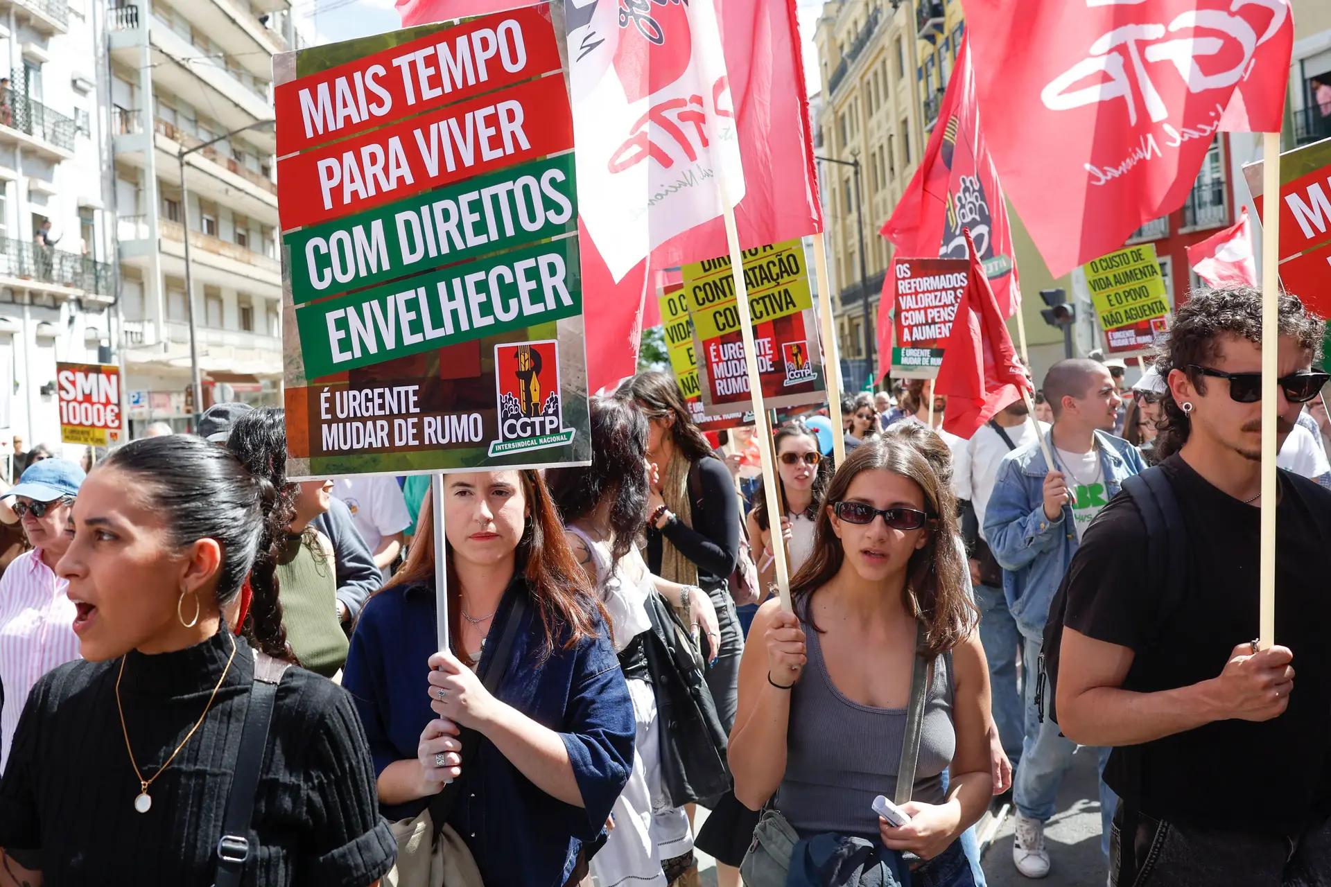 May 1st: Reinforcement of parties and unions on the street for better salaries (and criticism of Montenegro)