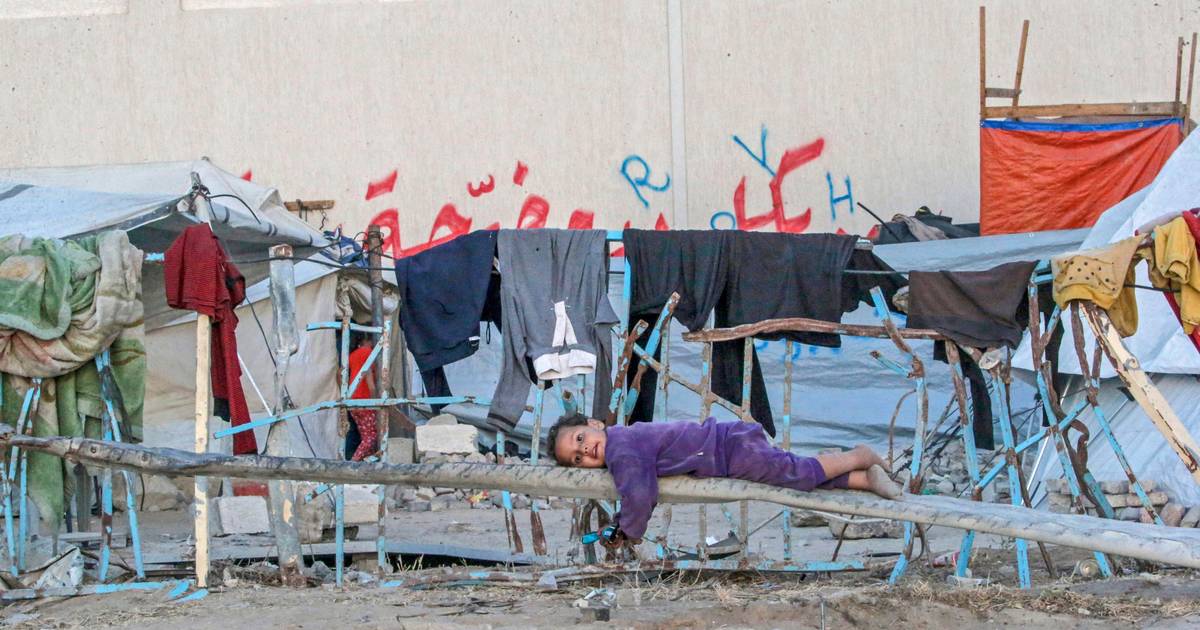 Ataque israelita mata 11 pessoas, incluindo três crianças, em campo de refugiados na Faixa de Gaza