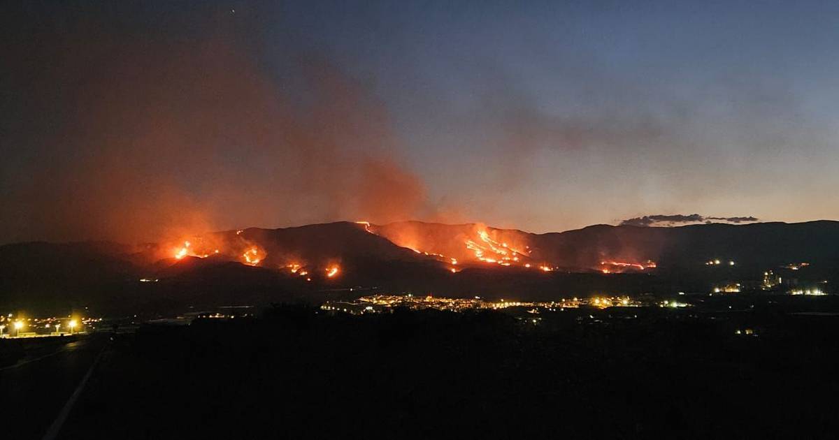 Queda de um raio provoca incêndio florestal na Andaluzia