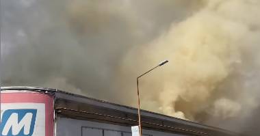 Extinto incêndio em antigo supermercado no centro de Matosinhos