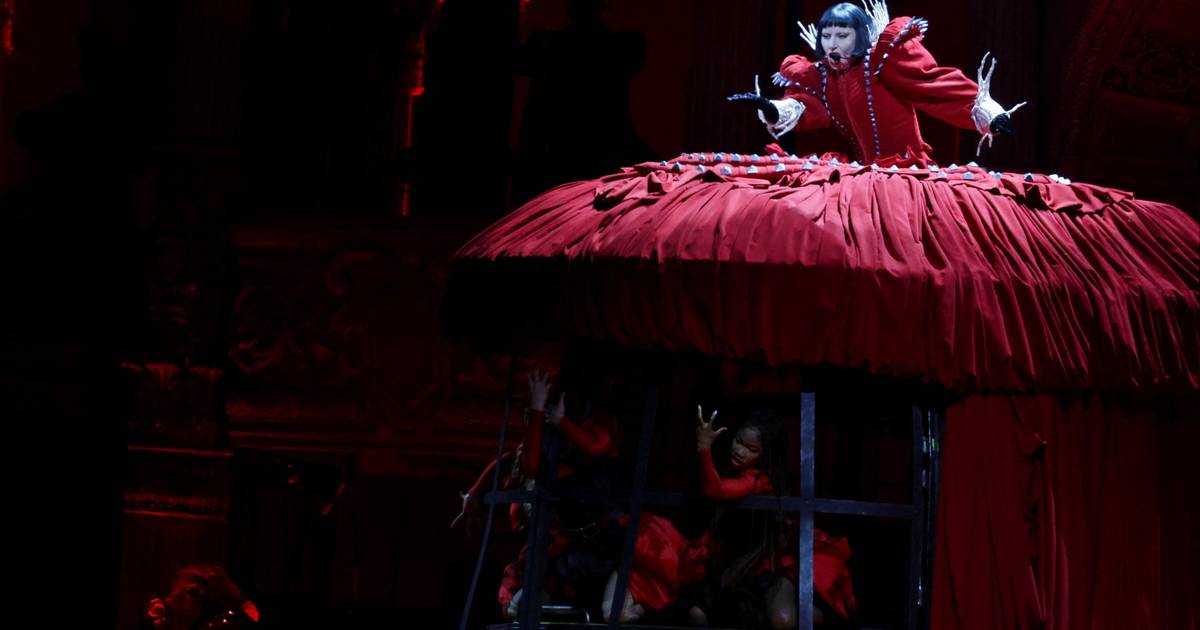 O espetáculo histórico de Lady Gaga no Brasil: concerto com cinco partes, cenários grandiosos e vários vestidos